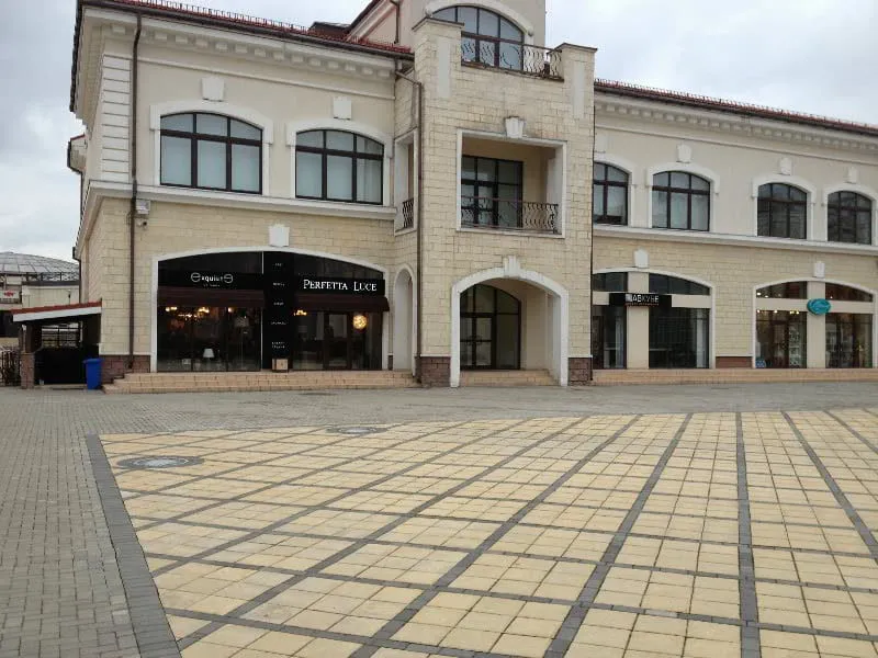 Банк в современном здании, фото 4