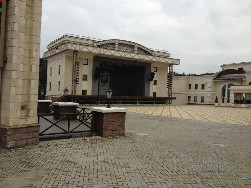 Банк в современном здании, фото 8