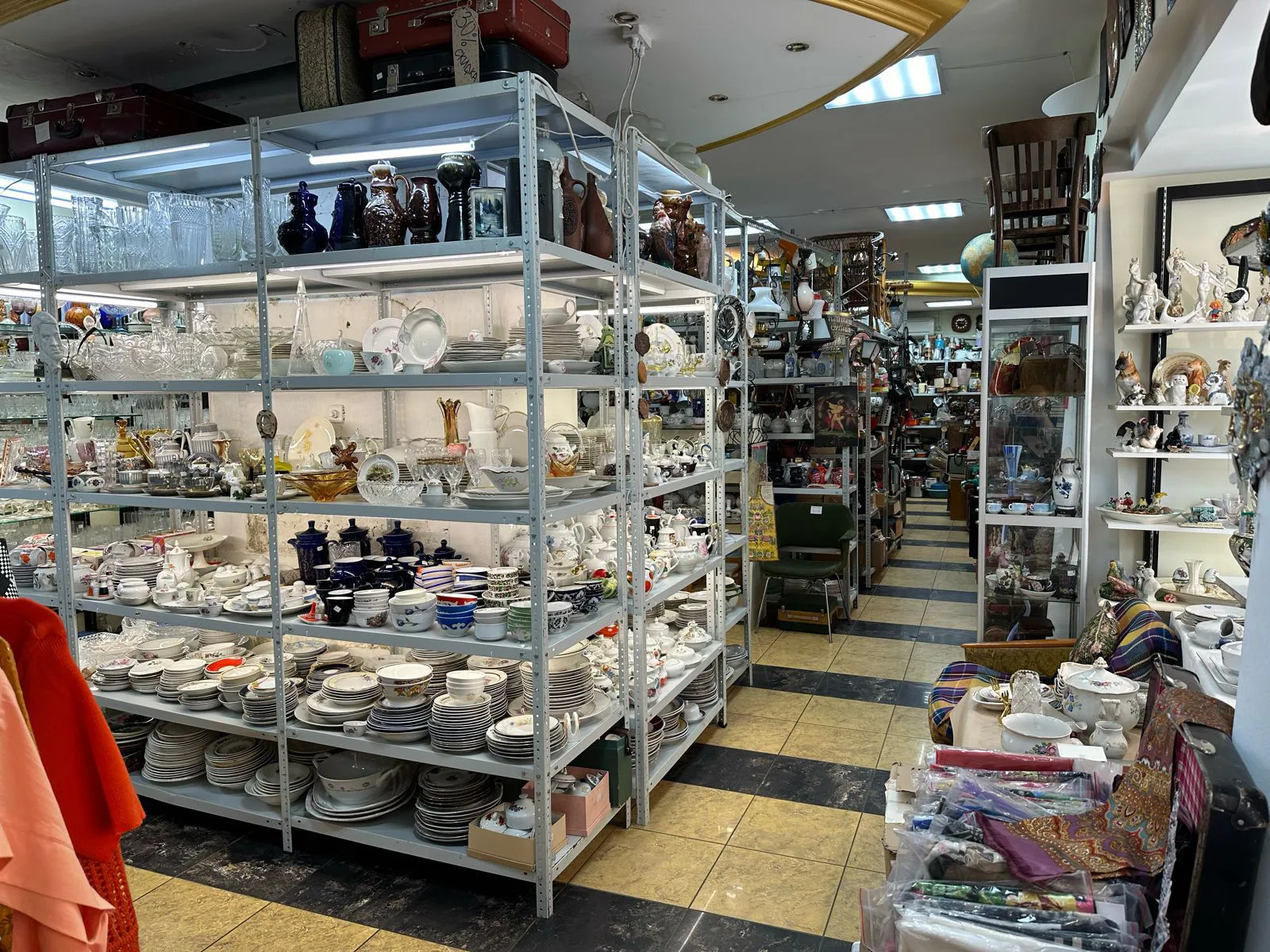 Ретро магазин винтажных вещей, фото 20