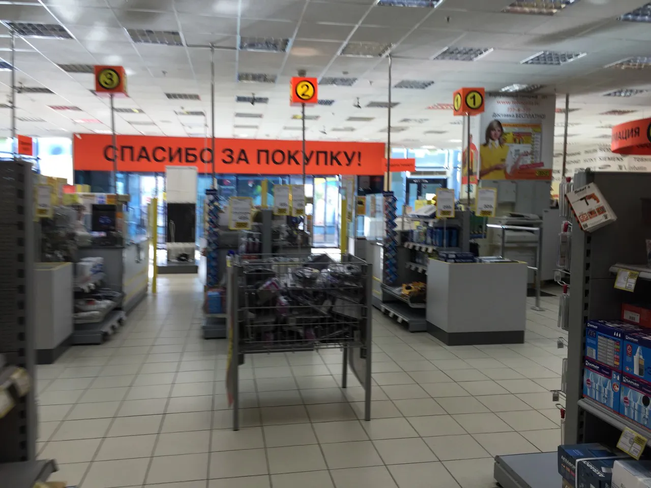 Электроника в гипермаркете, фото 1