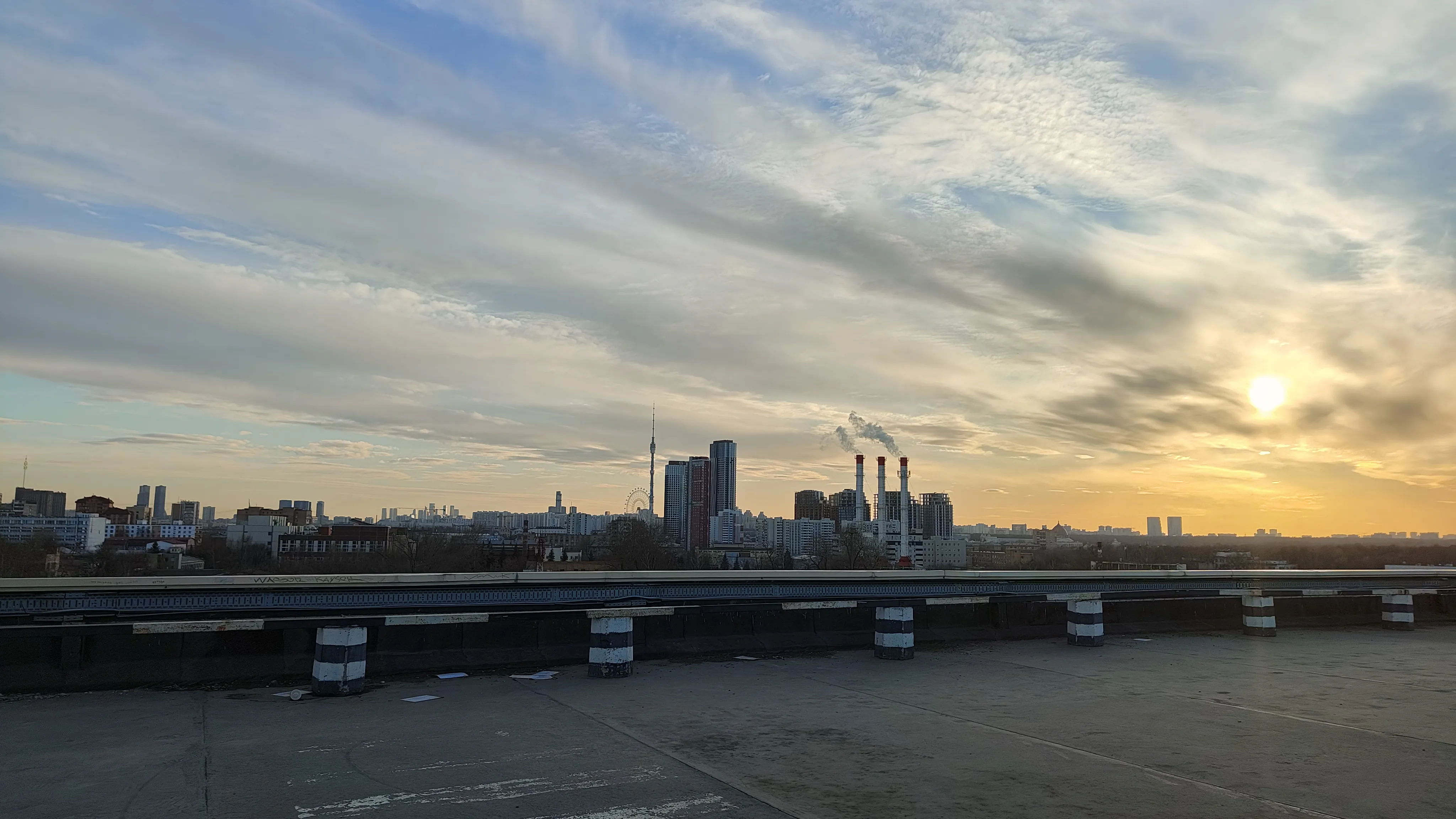 Парковка с панорамой города, фото 13