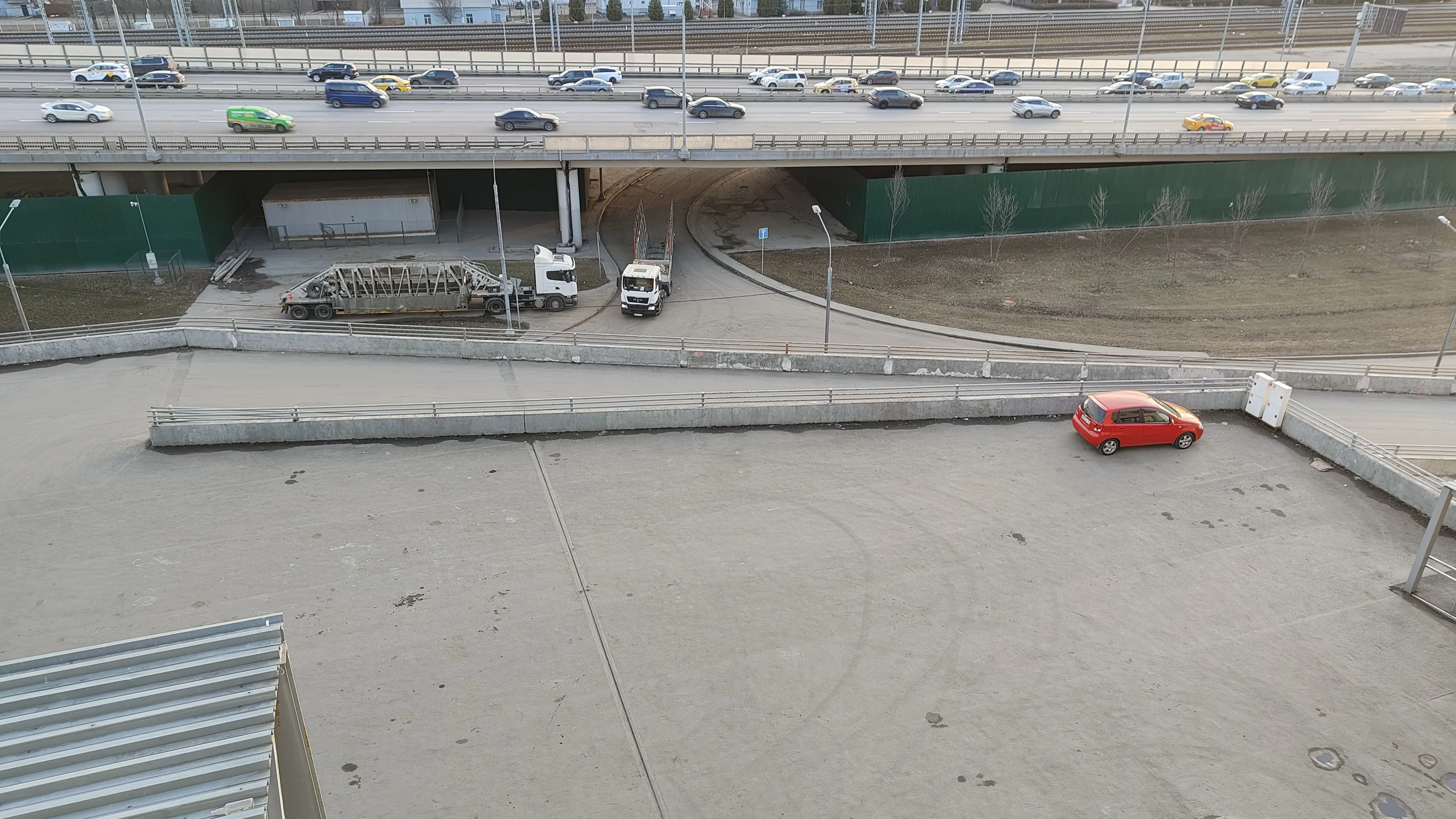 Парковка с панорамой города, фото 20
