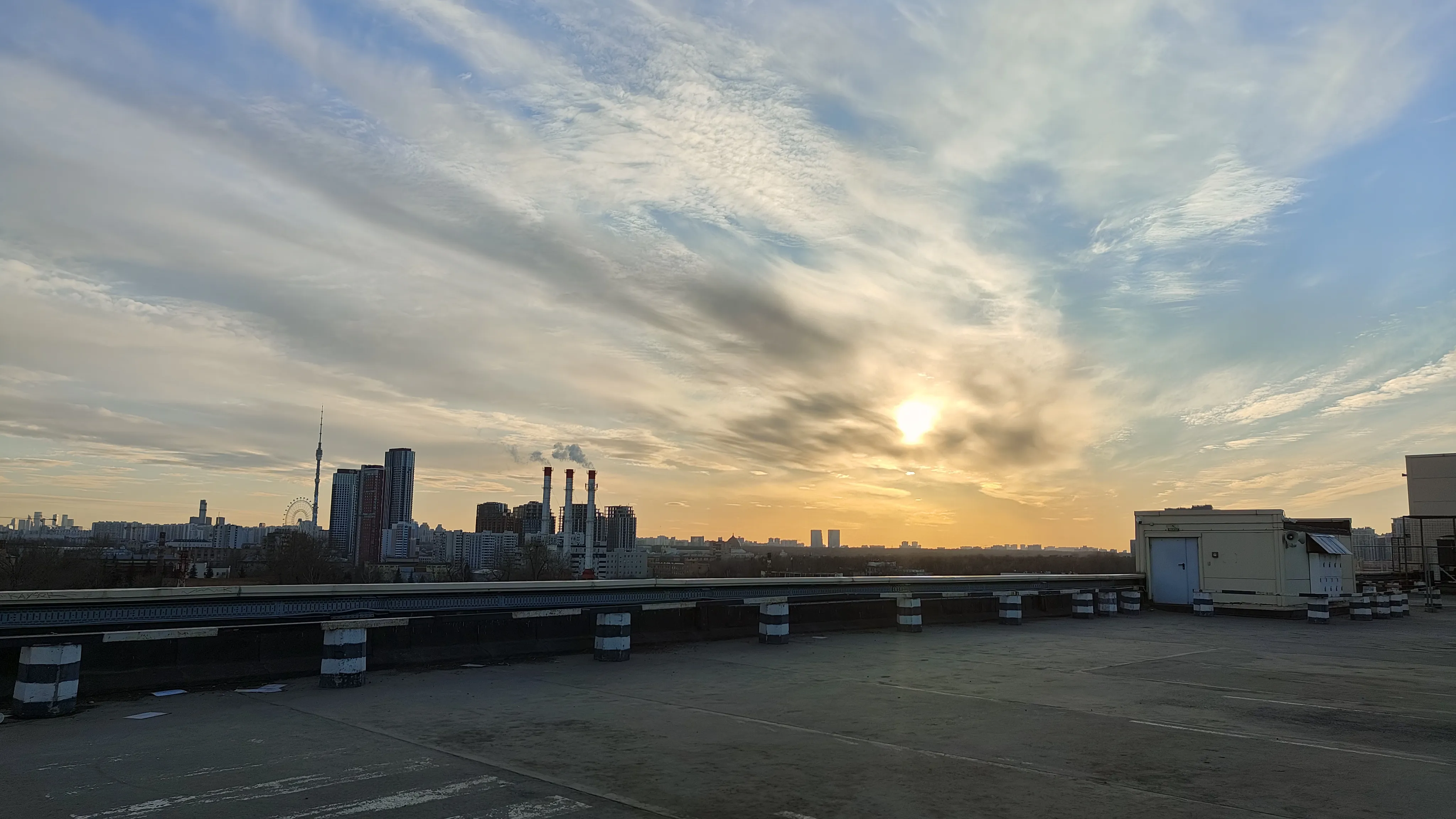 Парковка с панорамой города, фото 12