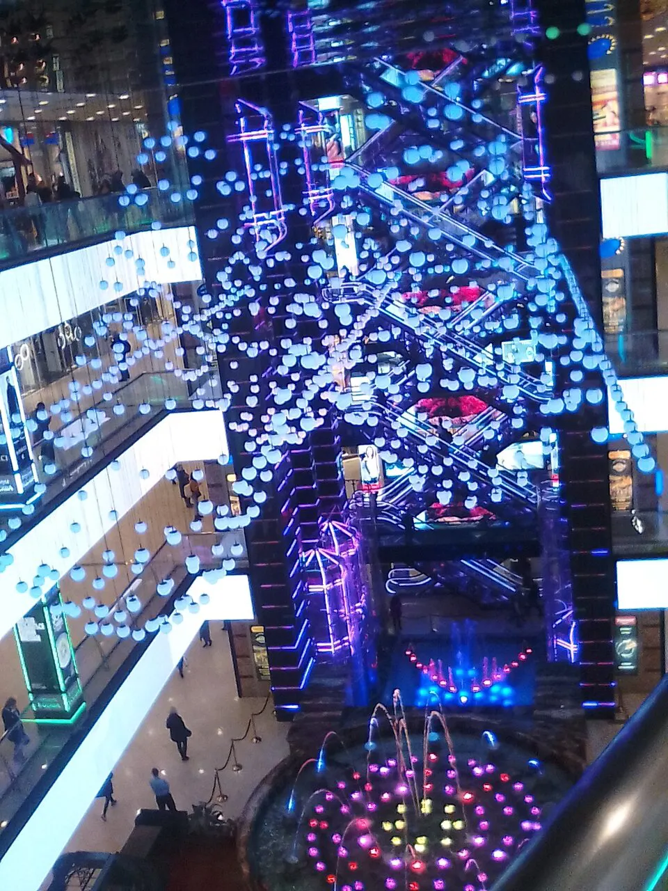 Неоновый торговый центр, фото 9