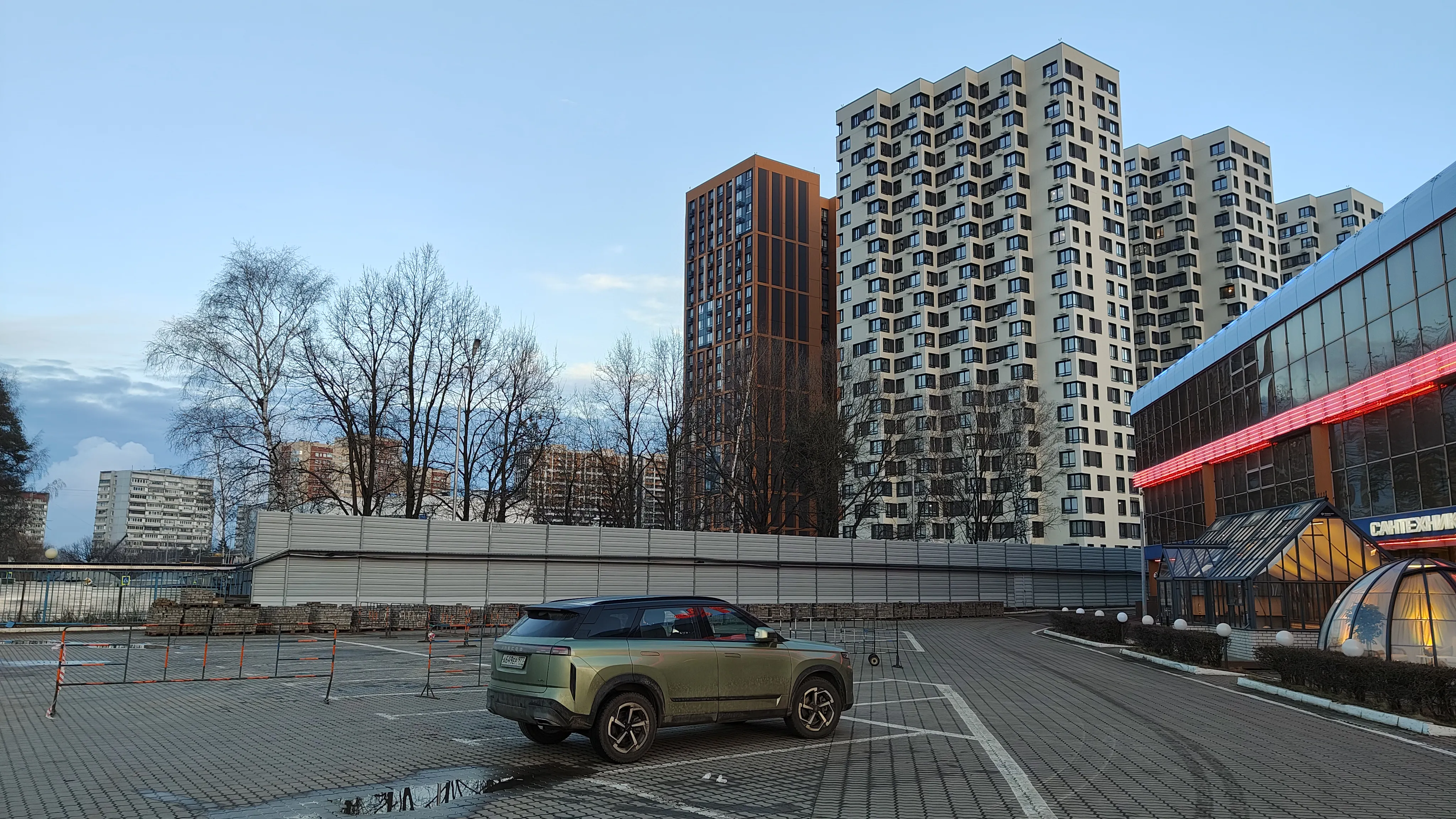 Парковка у высоток, фото 3