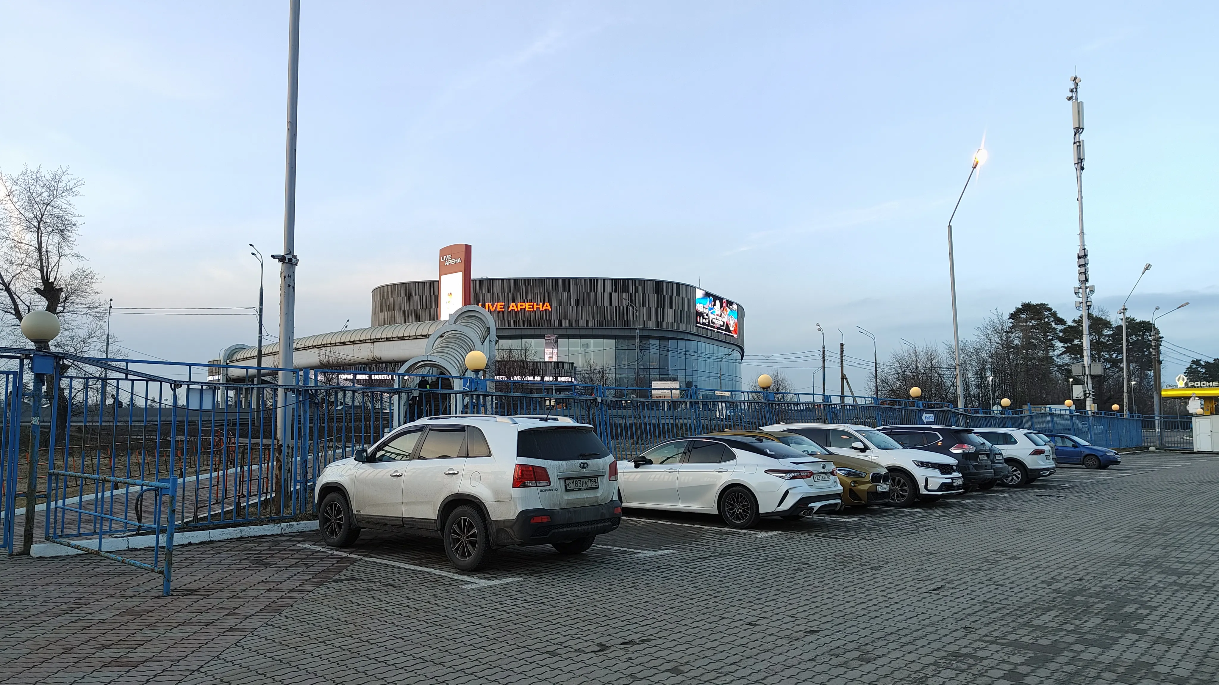 Парковка у высоток, фото 2