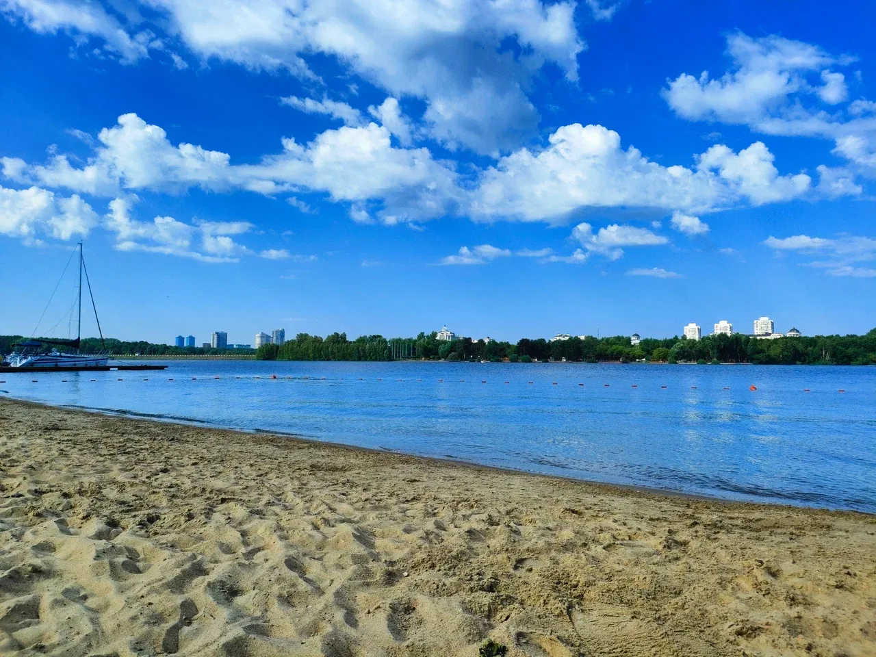 Пляж с видом на город, фото 3