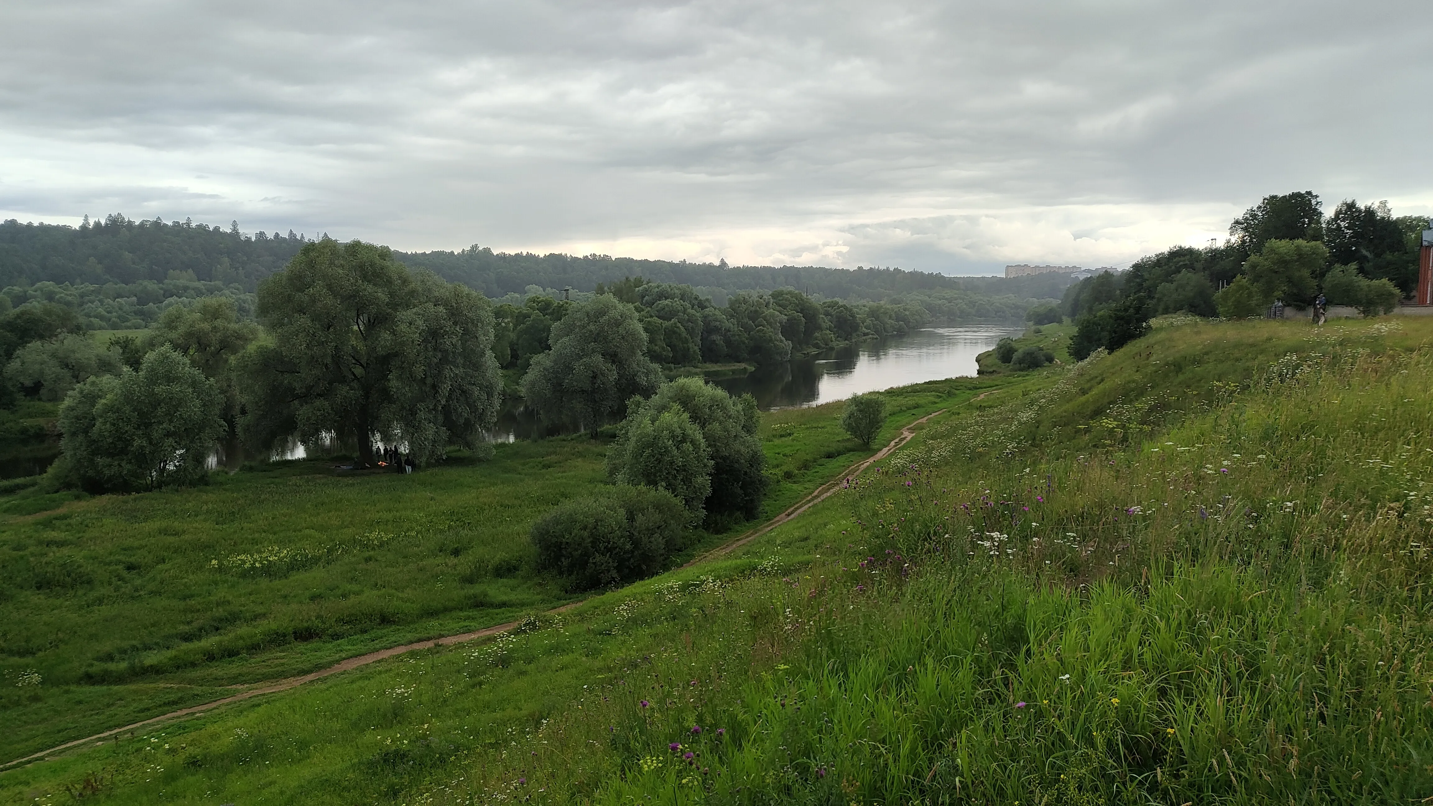 Холмистый берег реки, фото 2
