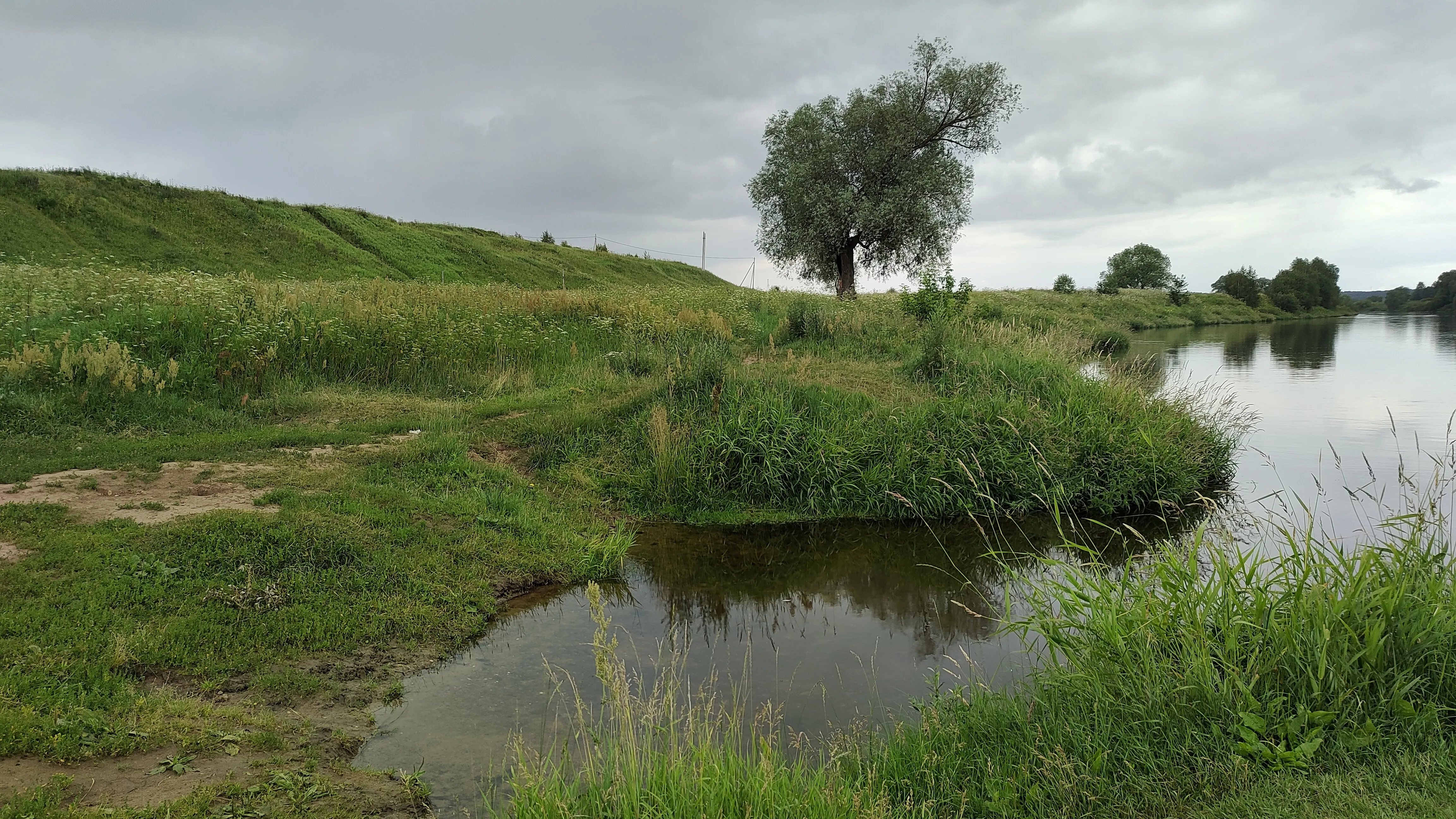 Холмистый берег реки, фото 8