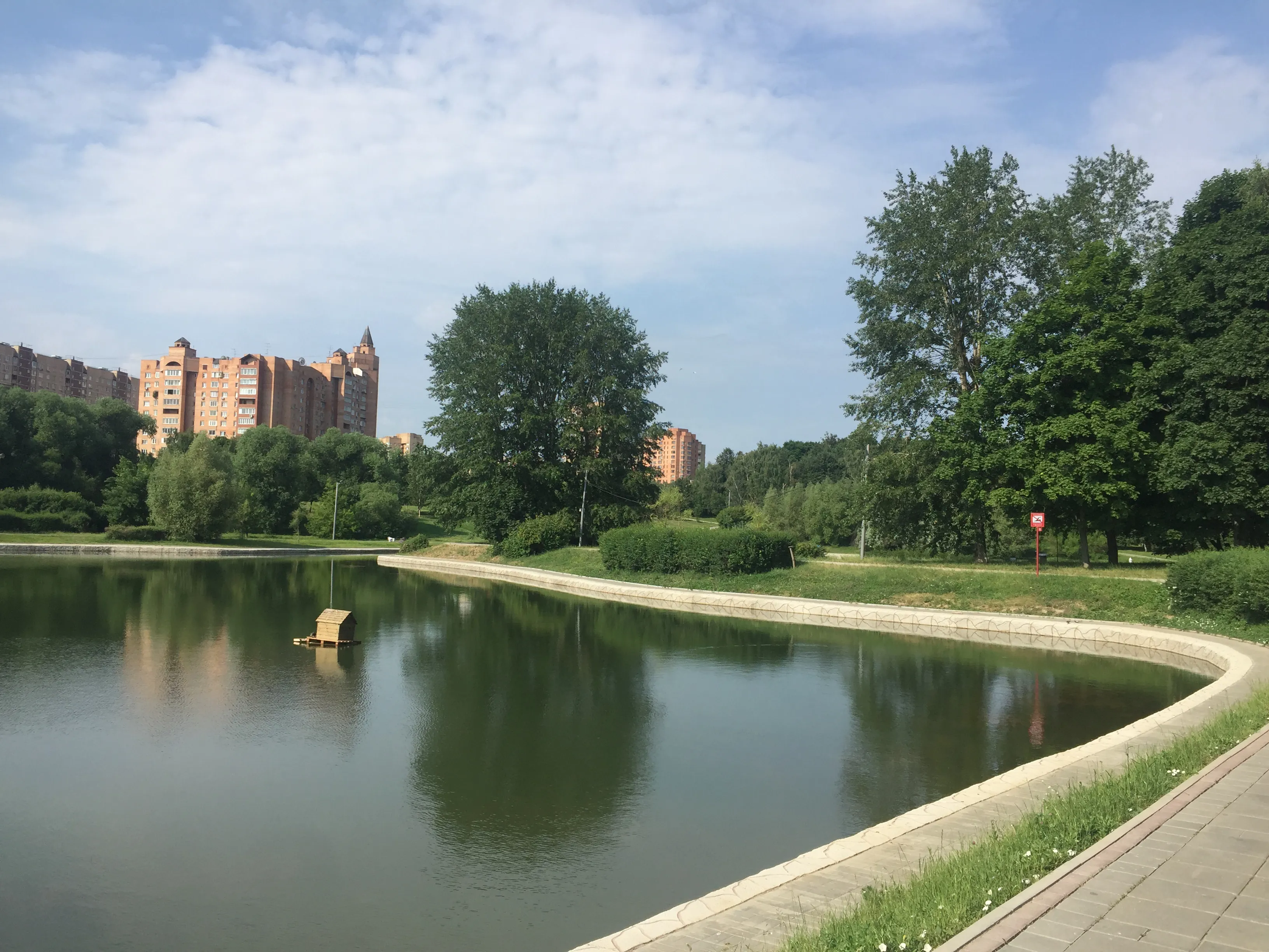 Зеленый парк у пруда, фото 15