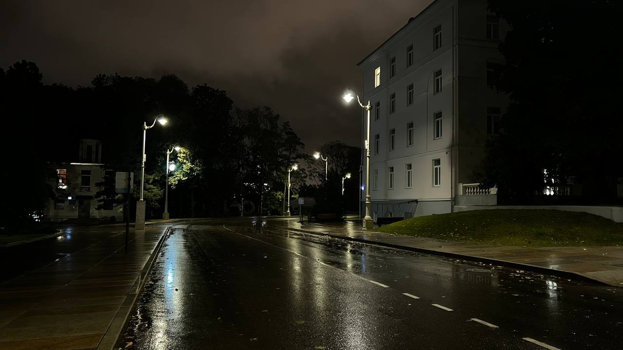 Ночной парк с неоном, фото 1