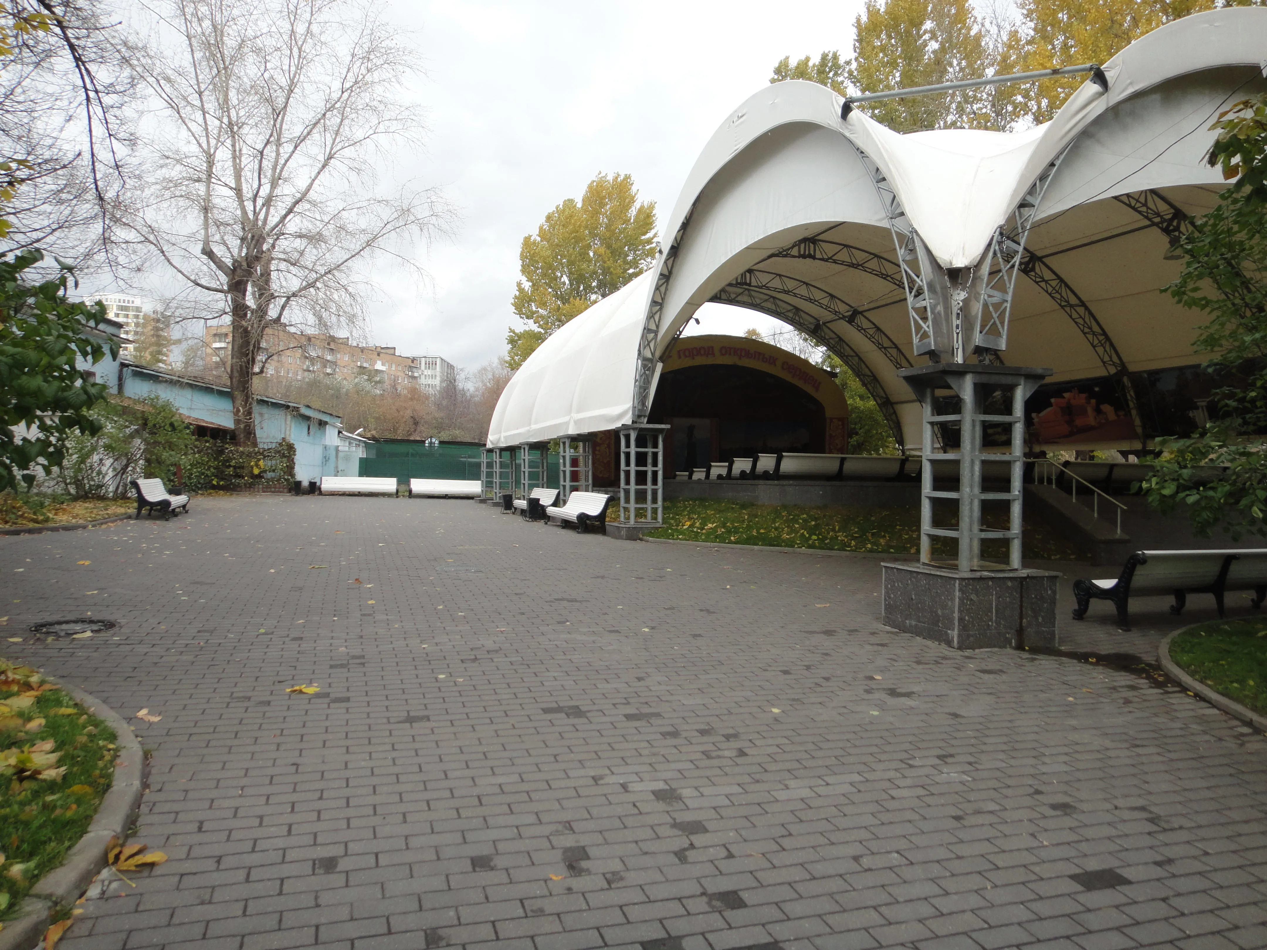 Парк с аркой и амфитеатром, фото 6