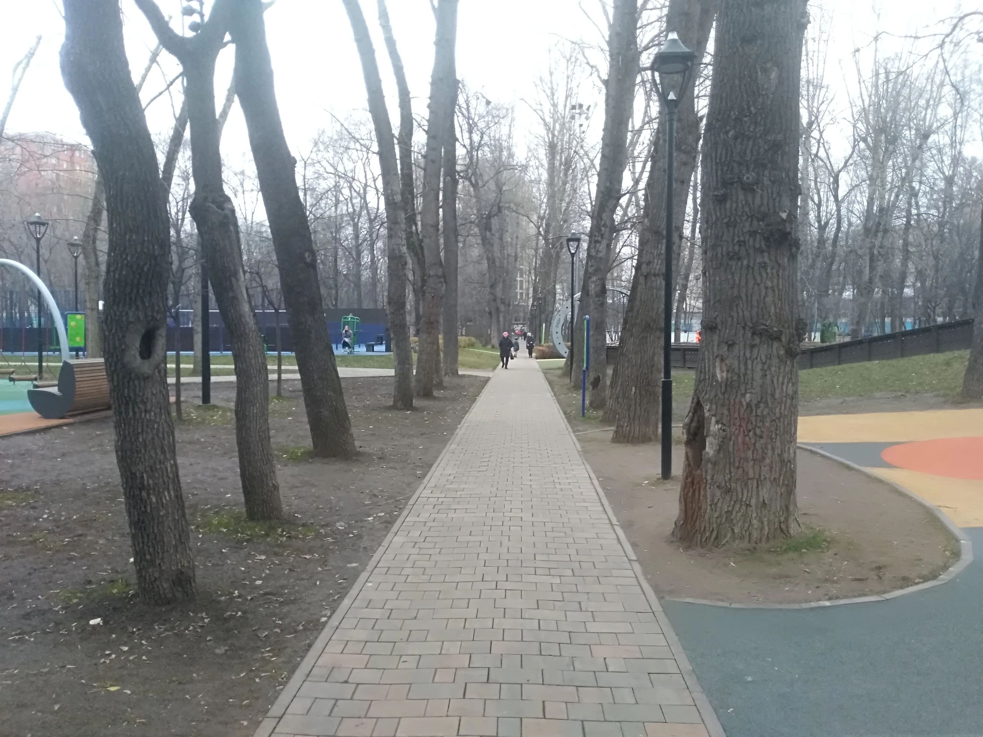 Парк с дорожками и рестораном, фото 11