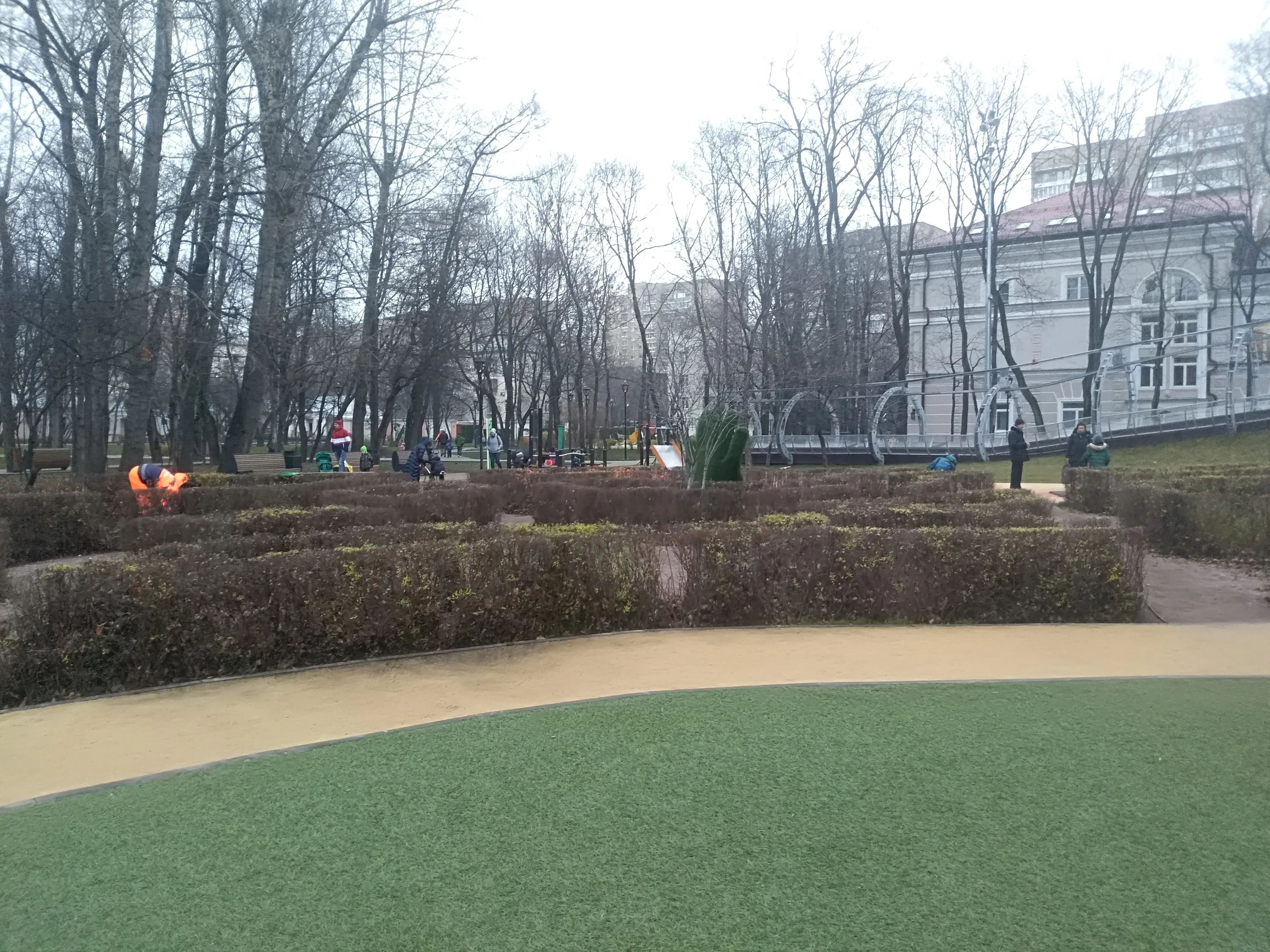 Парк с дорожками и рестораном, фото 13