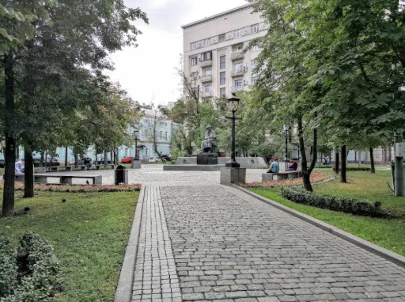 Парк с фонтанами и трамваем, фото 8