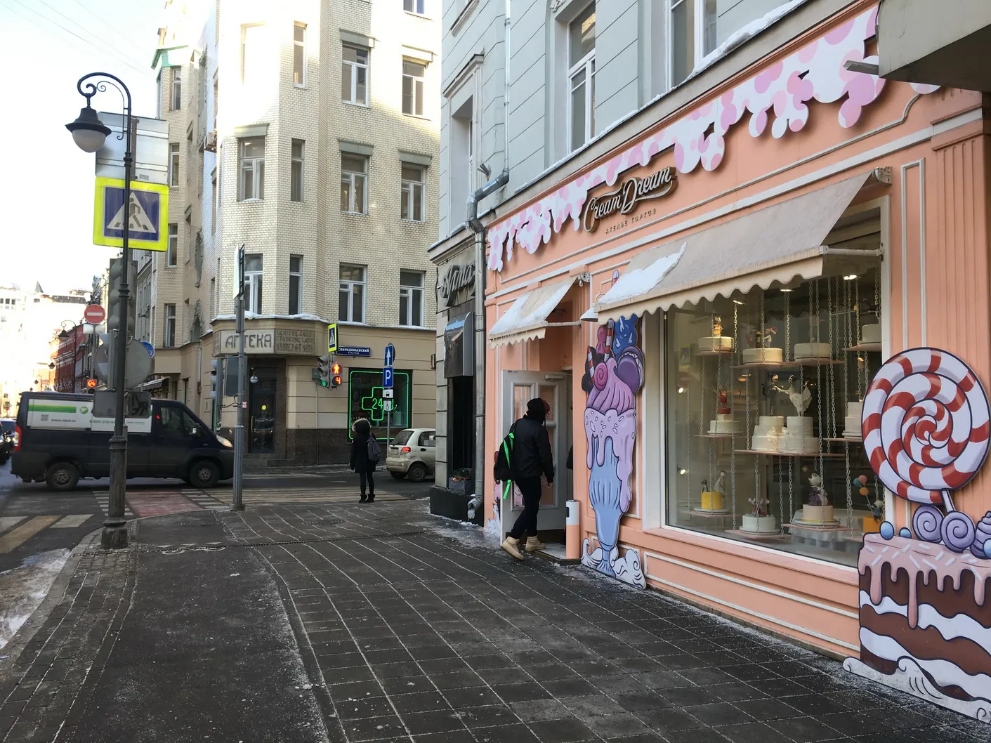 Кафе с десертами на витрине, фото 3