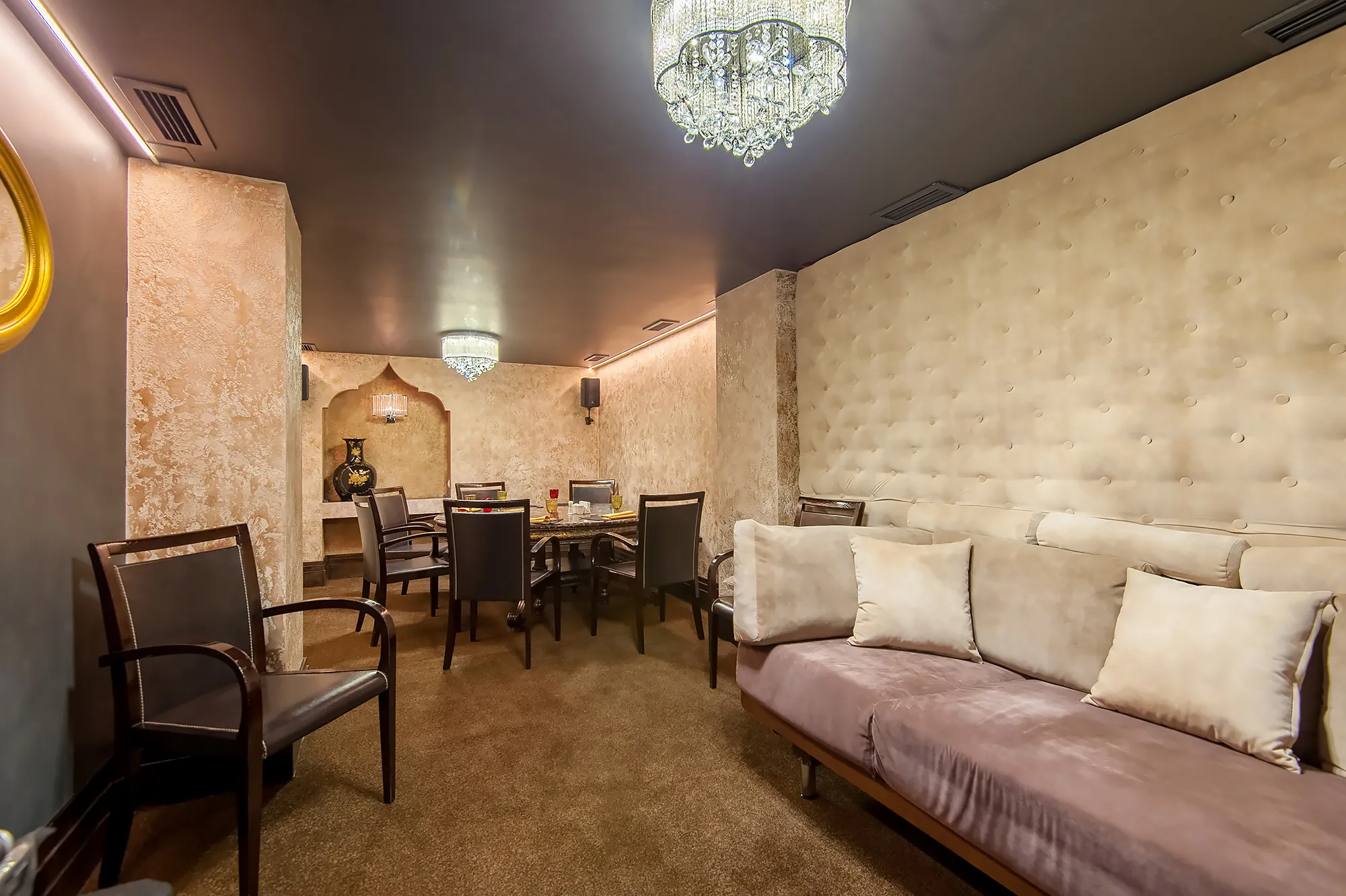Ресторан с золотым декором, фото 9