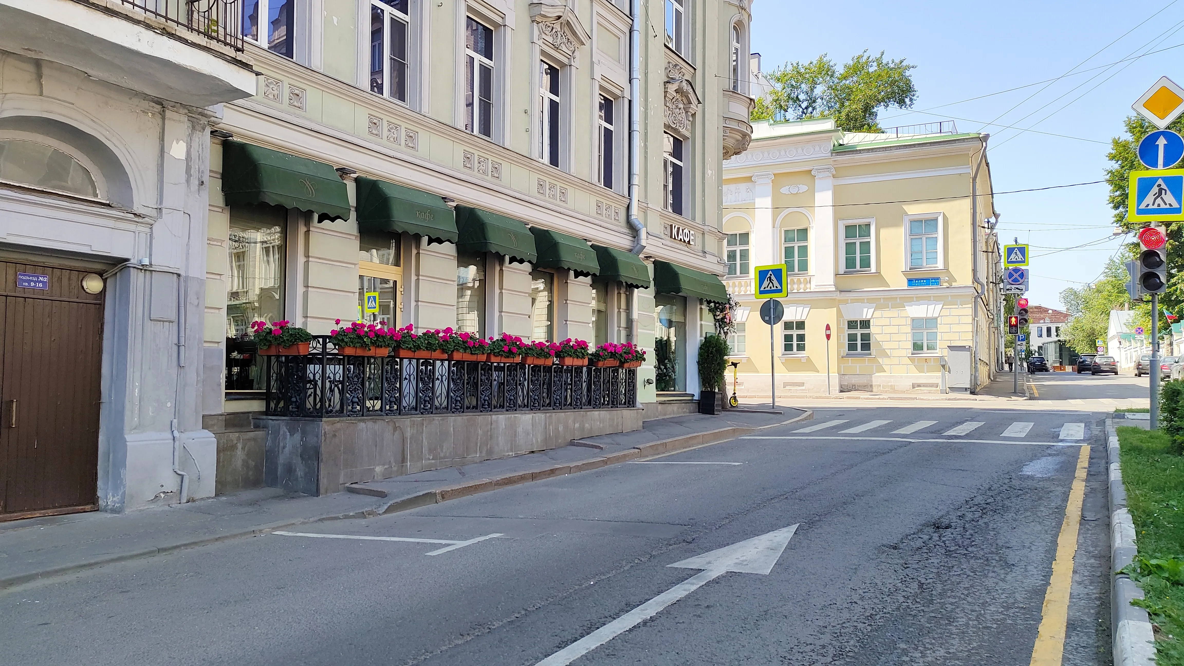 Кафе с аквариумом, фото 1
