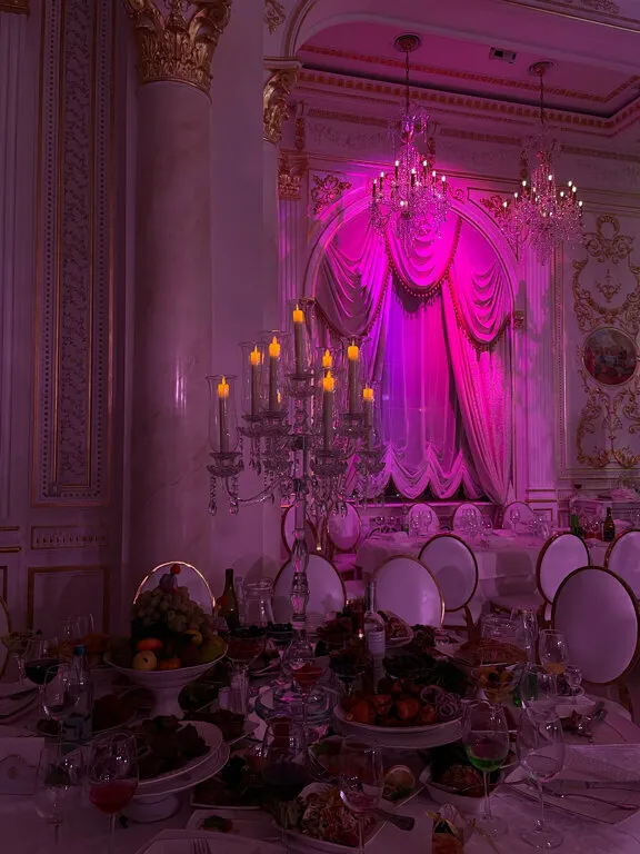Банкетный зал с позолотой, фото 16