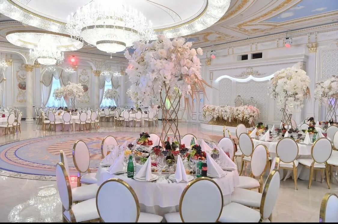 Банкетный зал с позолотой, фото 7