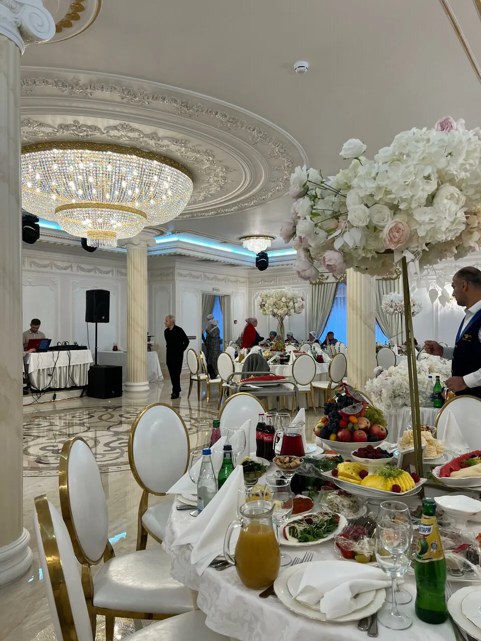 Банкетный зал с позолотой, фото 19