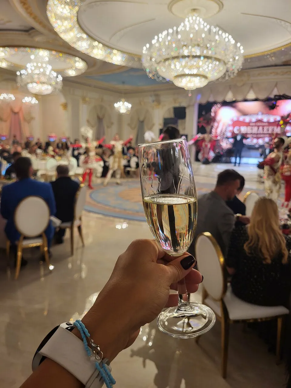 Банкетный зал с позолотой, фото 14