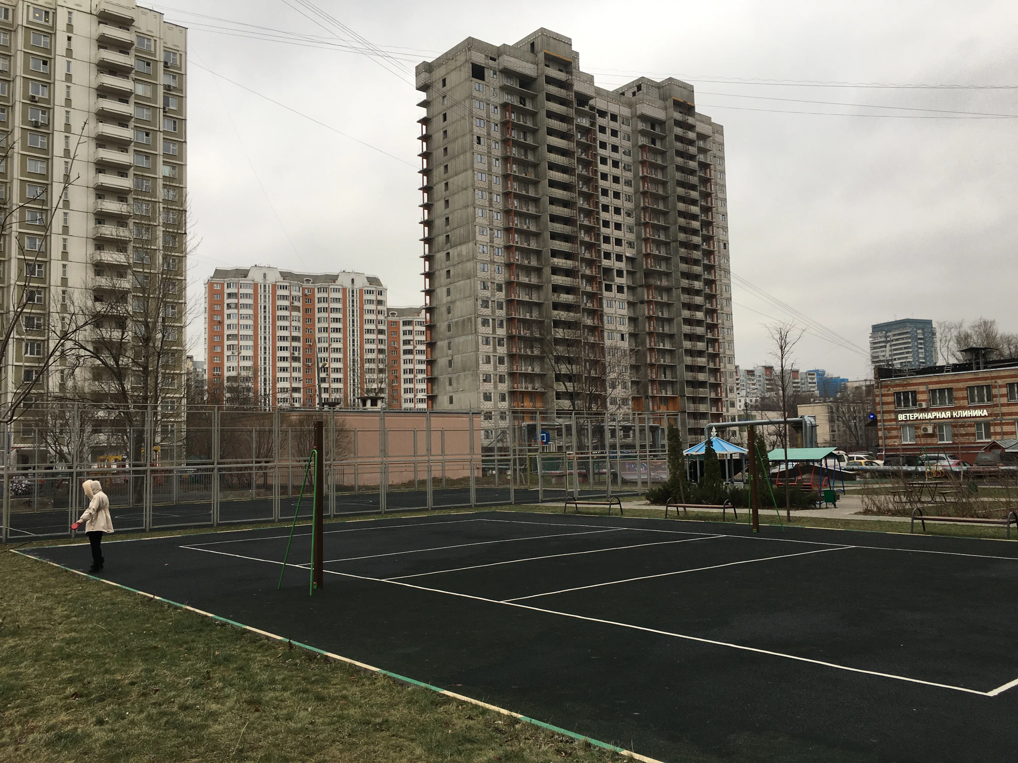 Новостройка на спортплощадке, фото 1