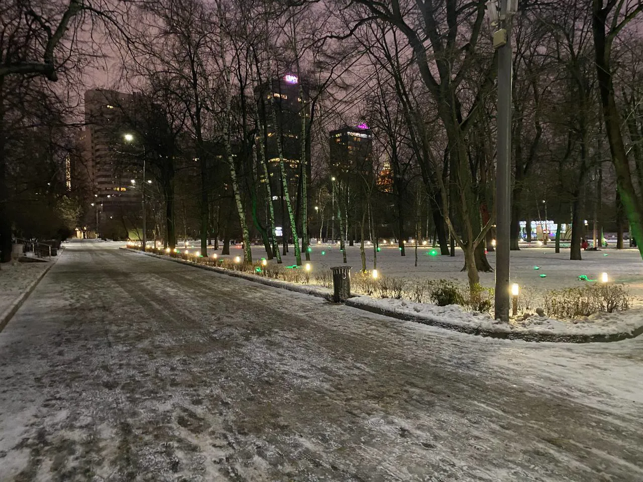 Каток с неоновой подсветкой, фото 13