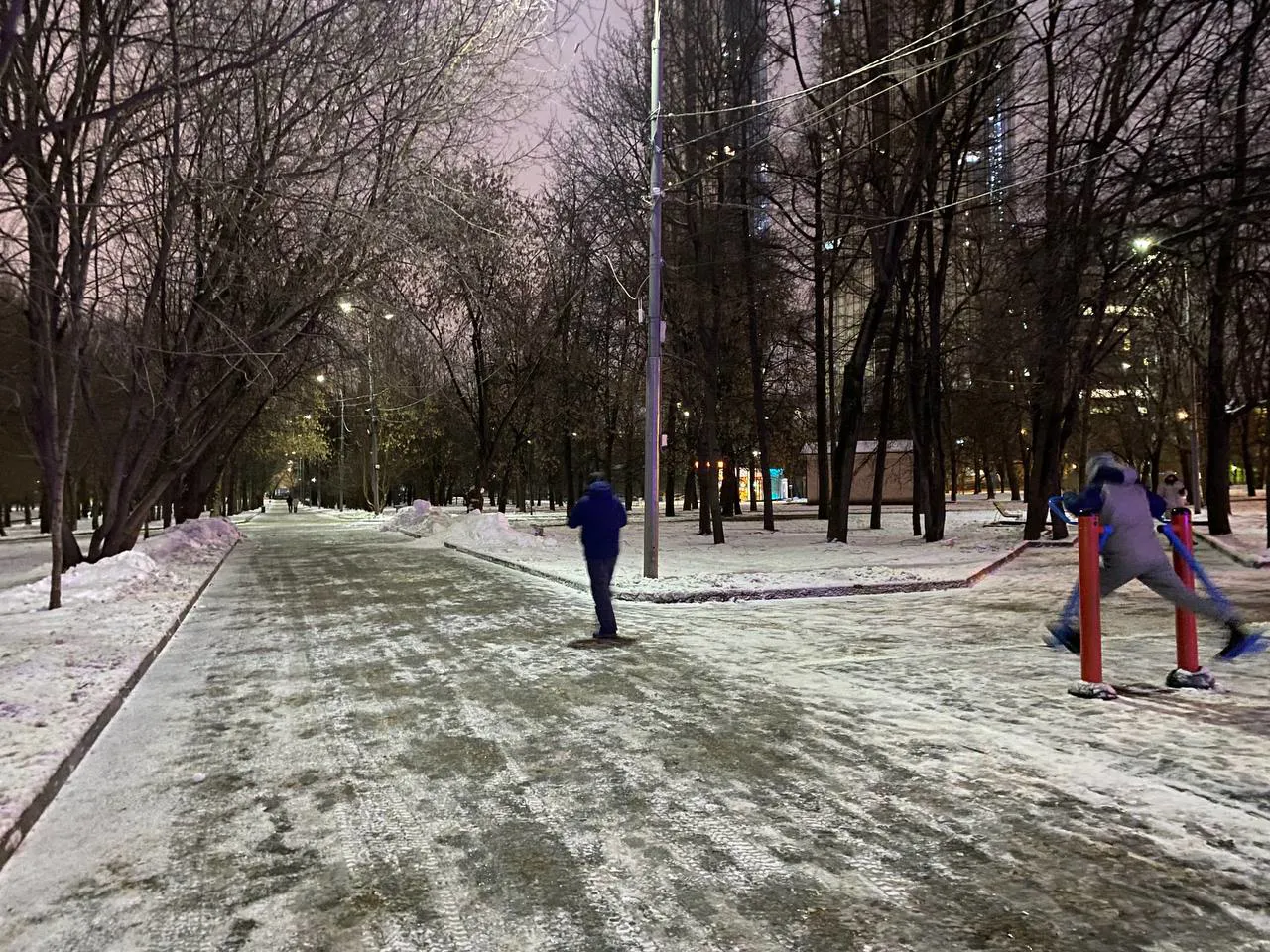 Каток с неоновой подсветкой, фото 7