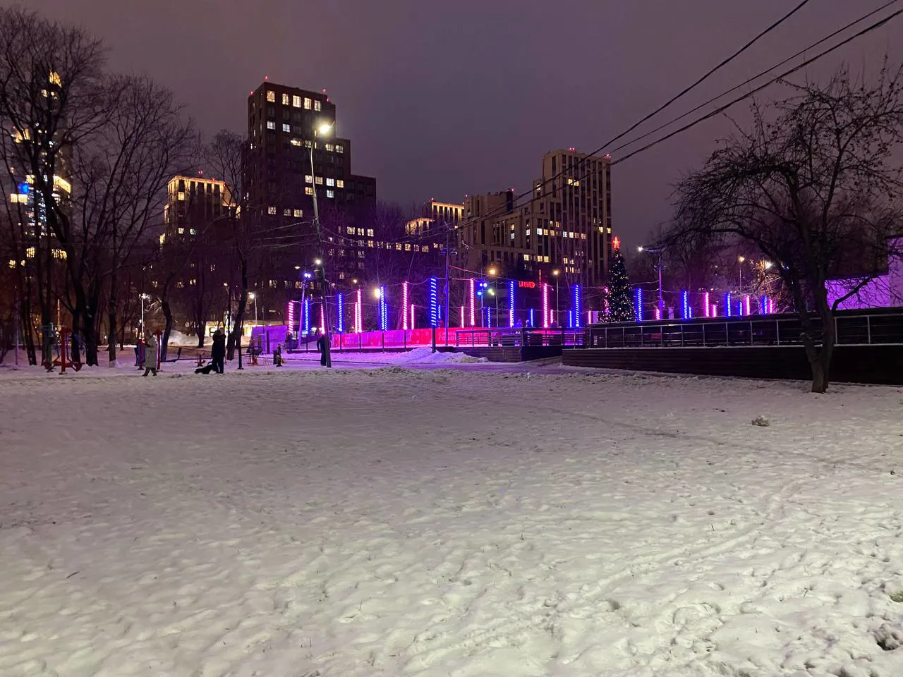 Каток с неоновой подсветкой, фото 10