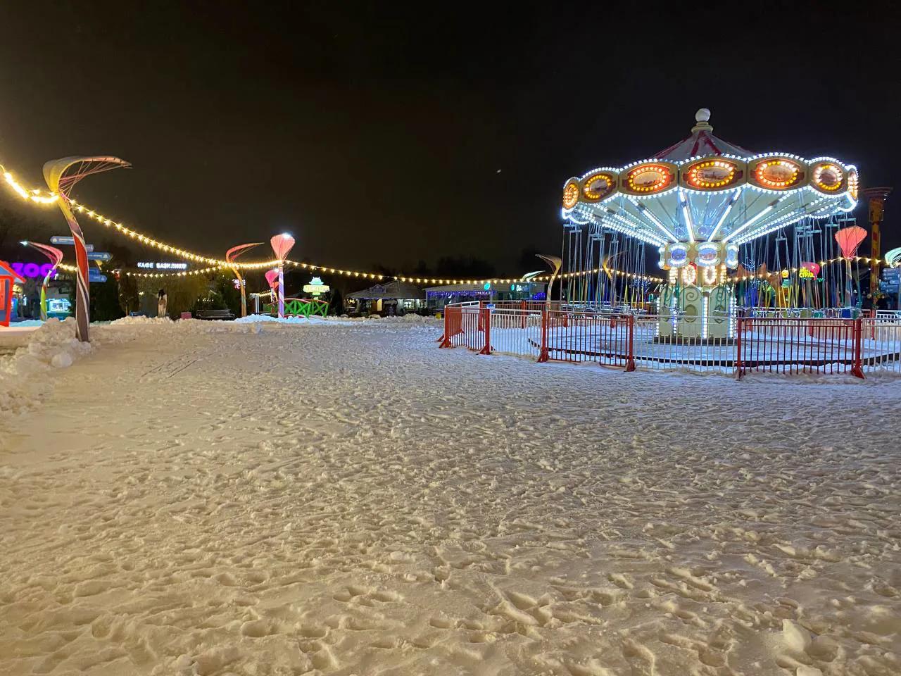 Парк аттракционов зимой, фото 2