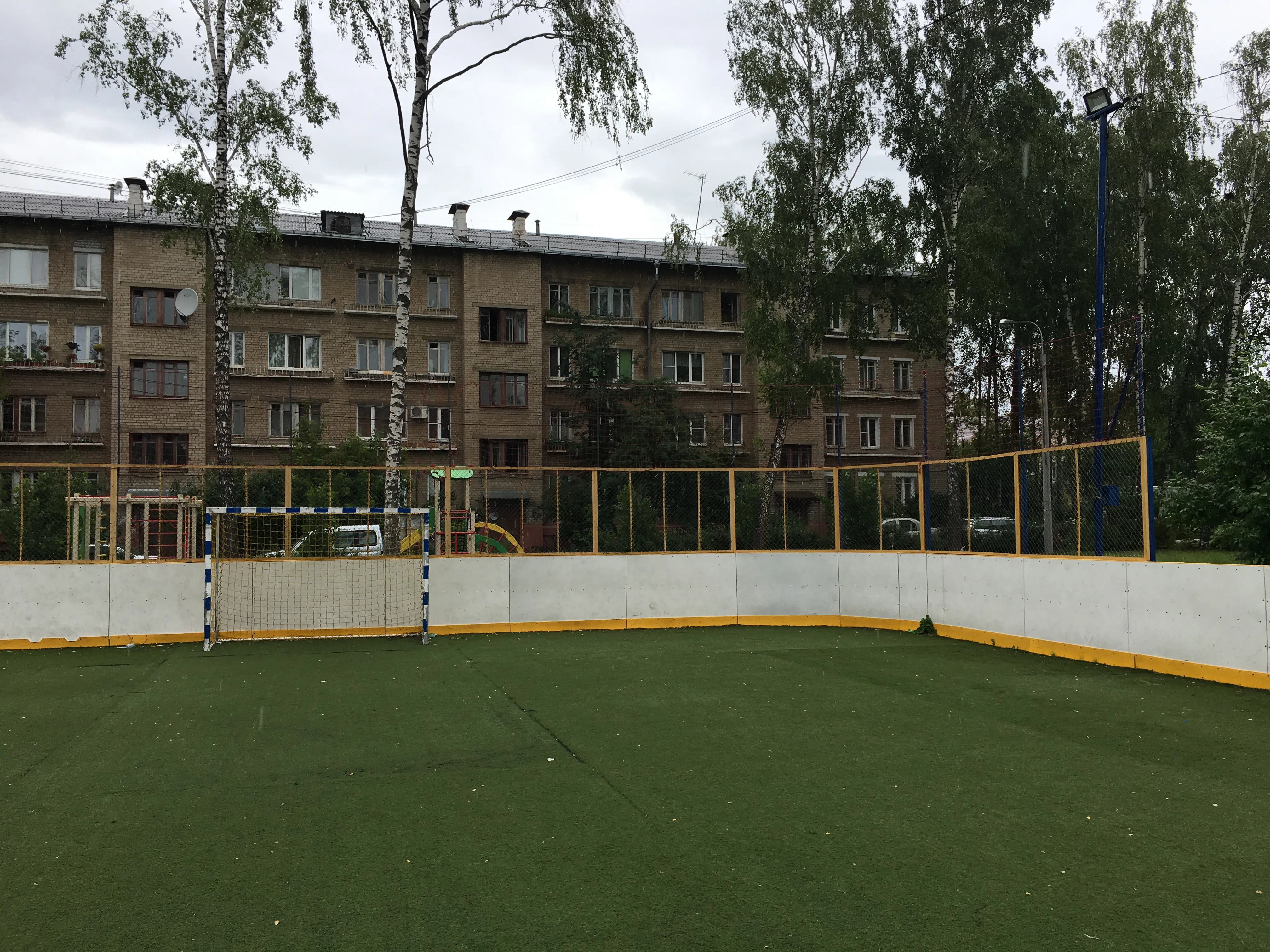Футбольное поле во дворе, фото 2
