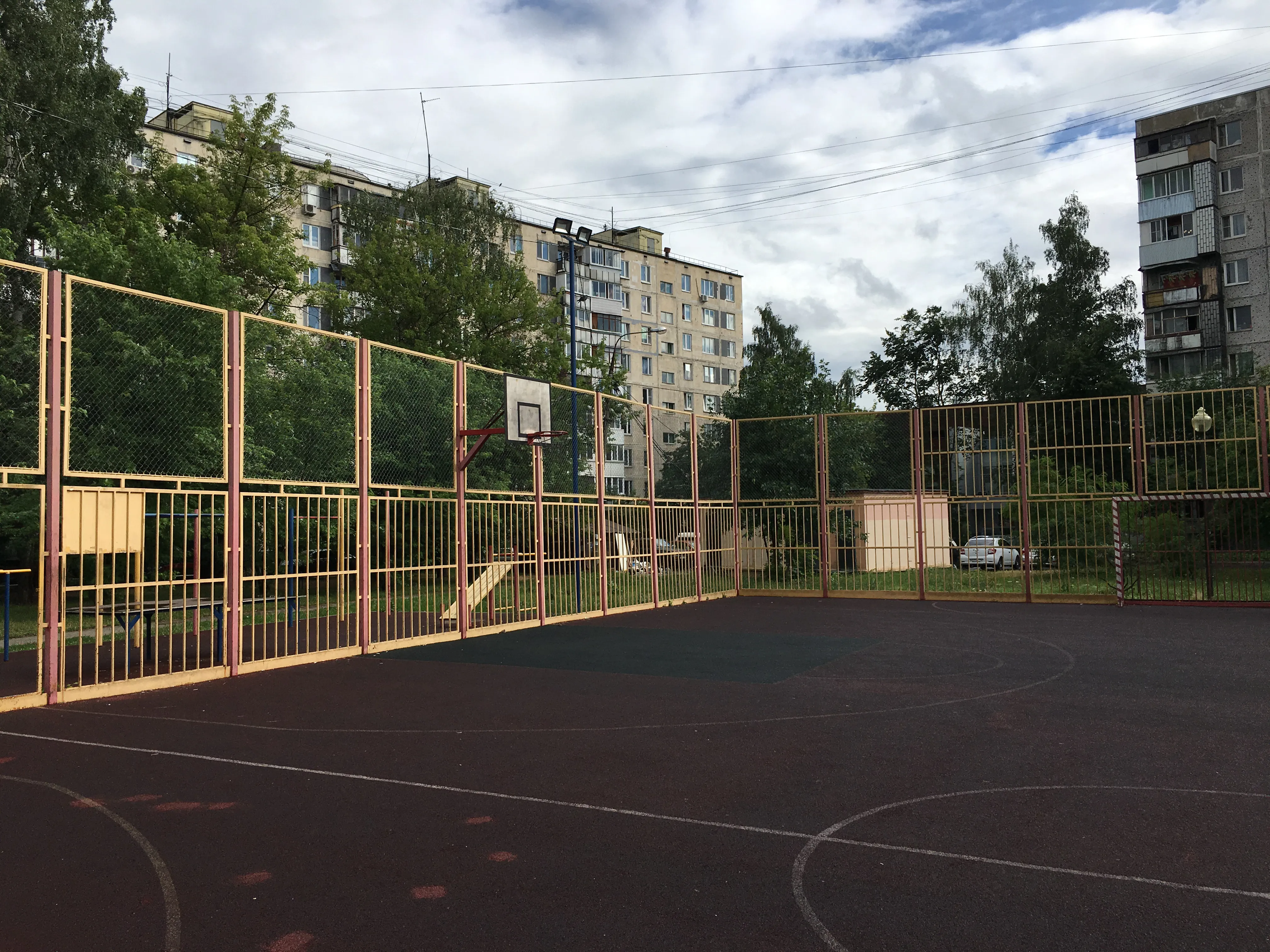Хрущёвки и спортплощадка, фото 3