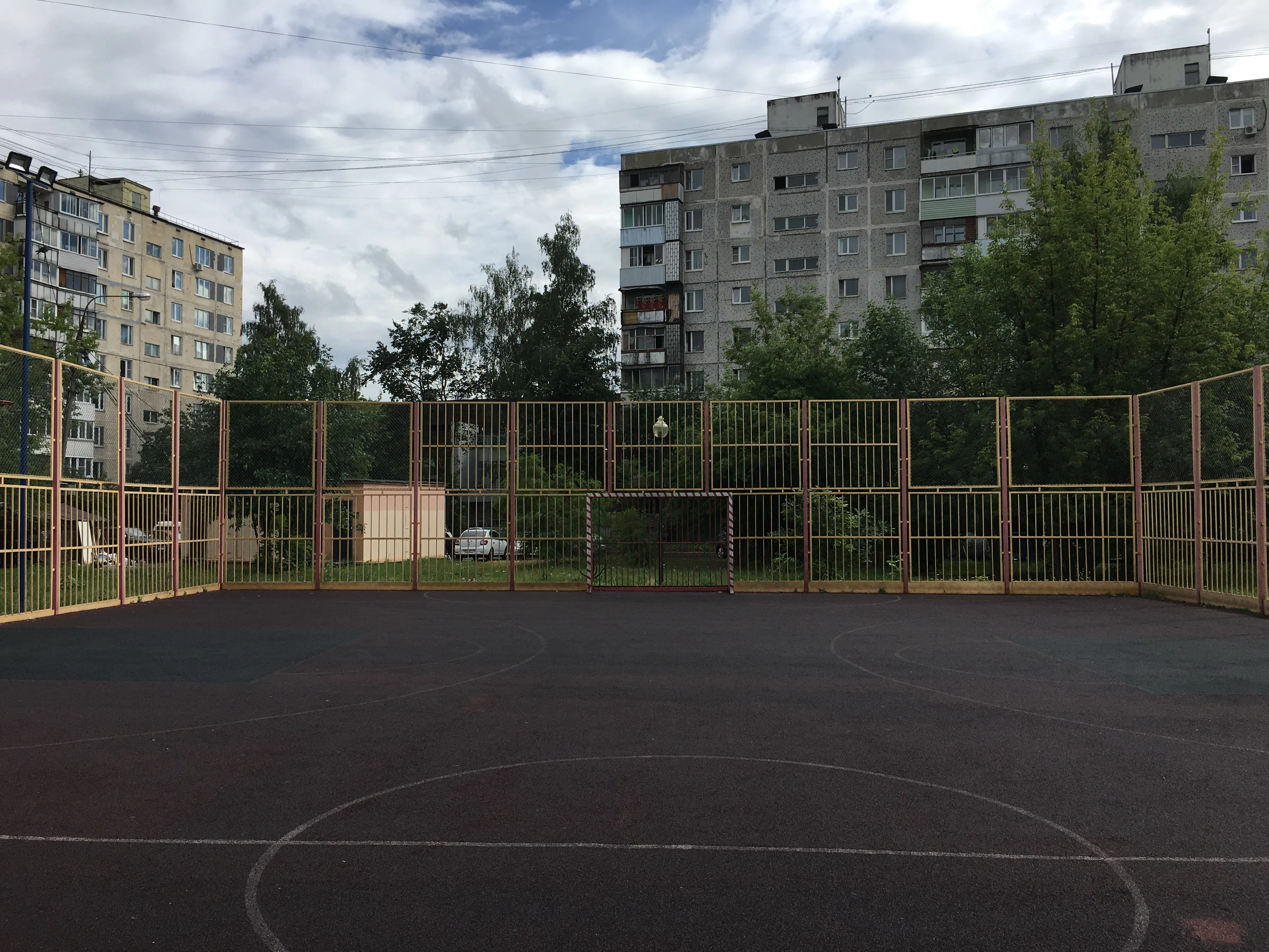 Хрущёвки и спортплощадка, фото 1