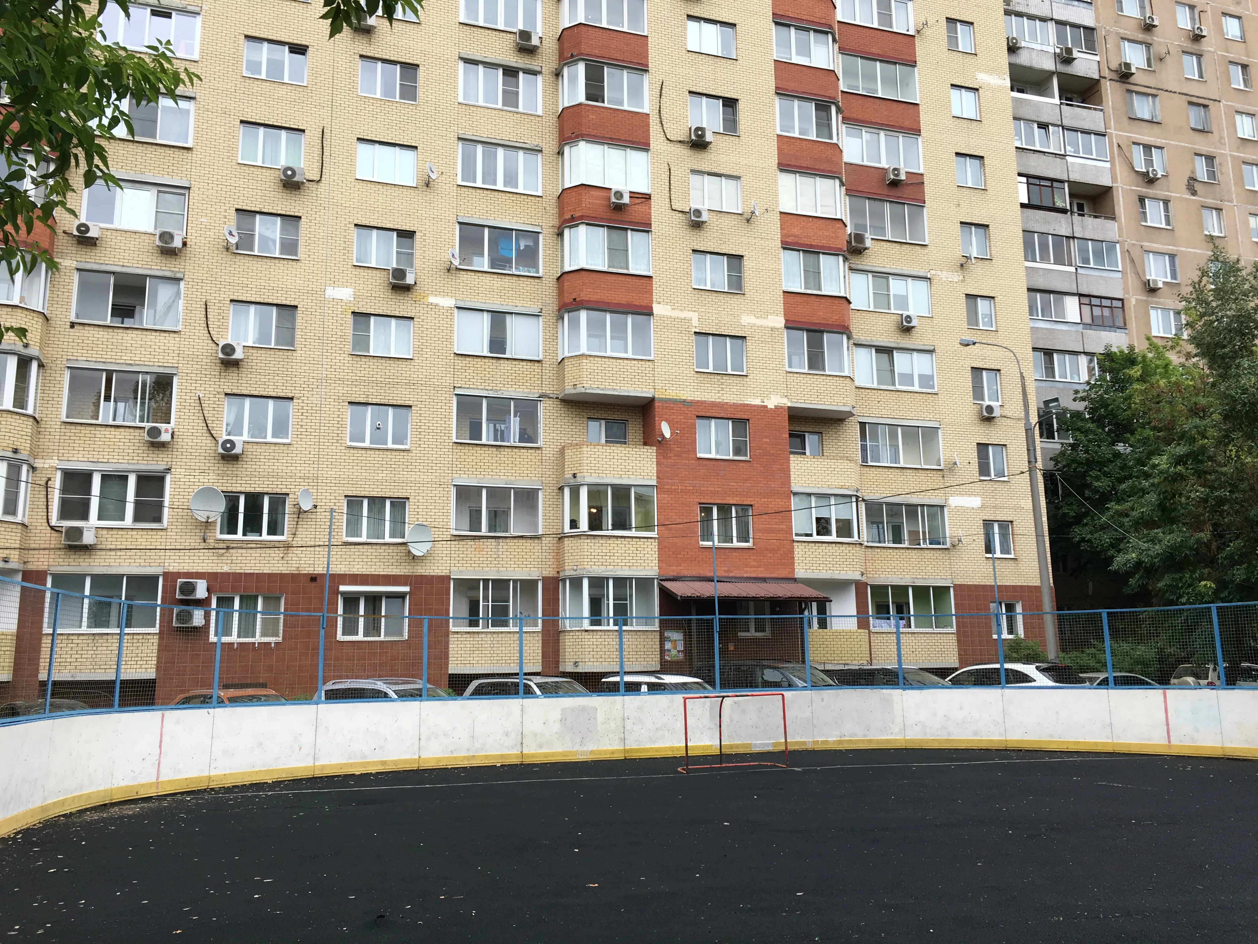 Спортивная площадка у дома, фото 1