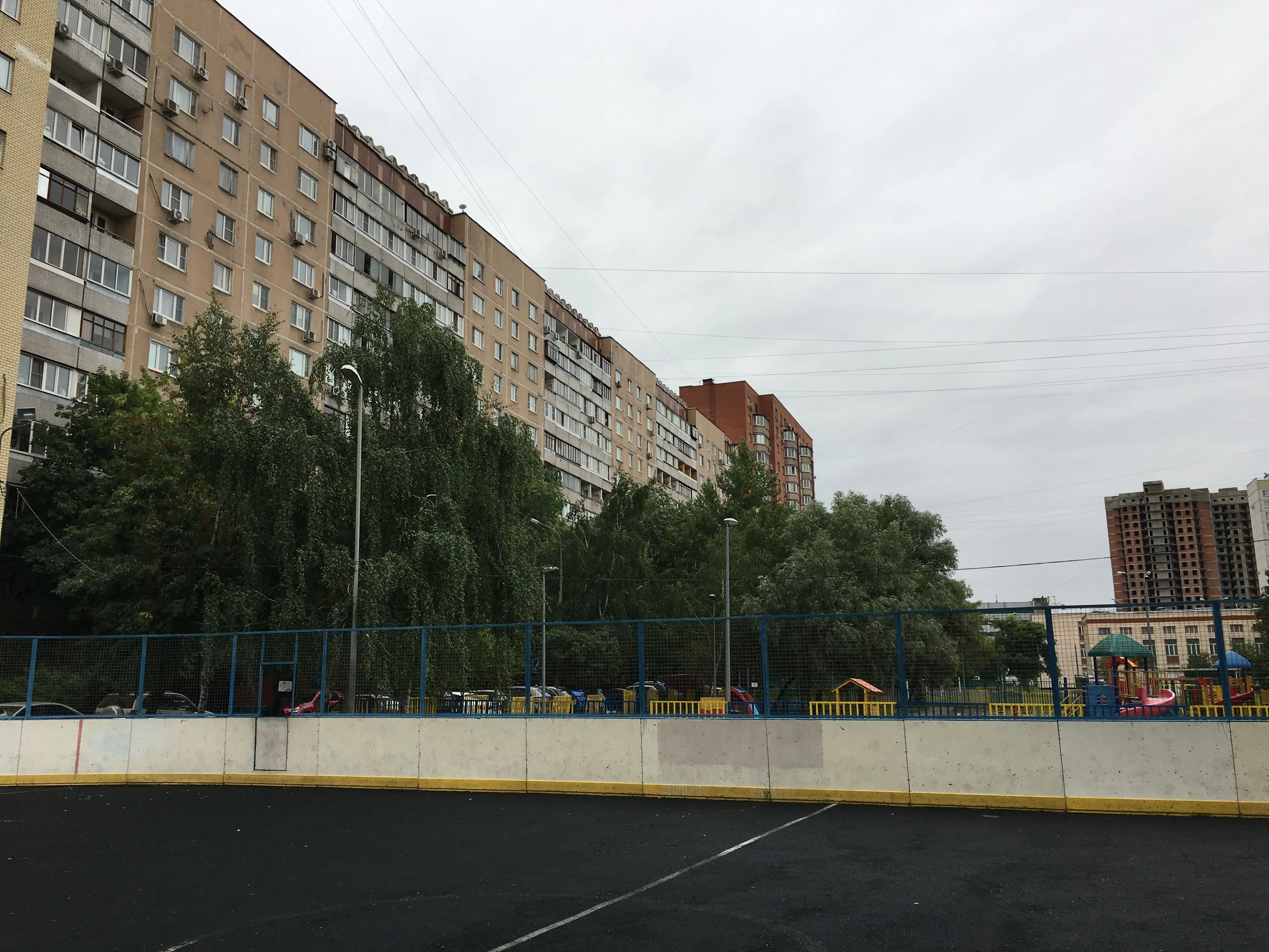Спортивная площадка у дома, фото 2