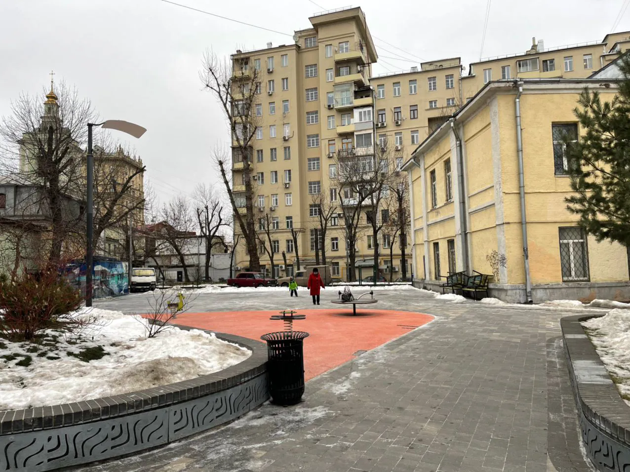 Парк с граффити на стенах, фото 15