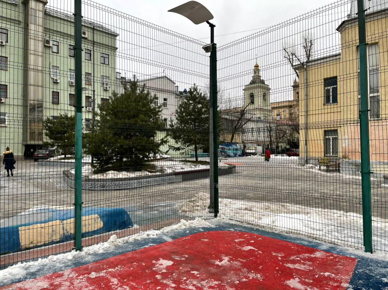 Парк с граффити на стенах, фото 5