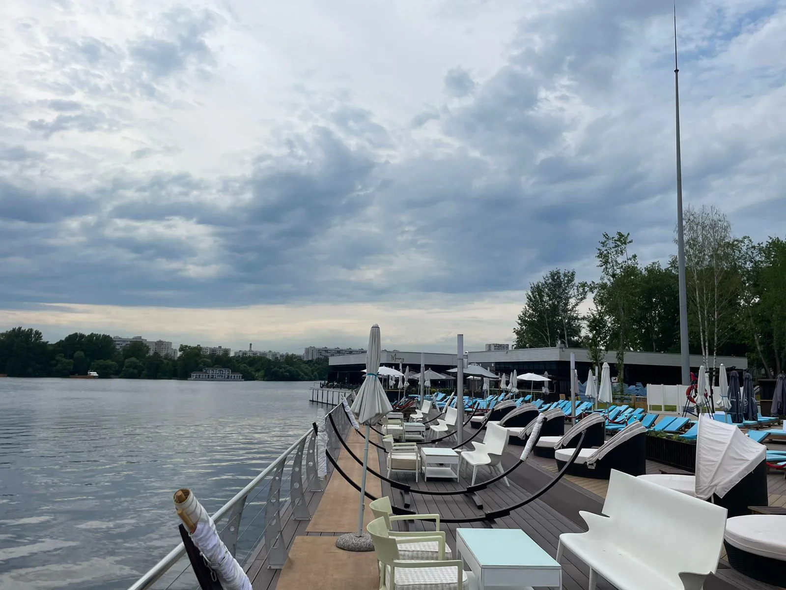 Палуба у воды с бассейном, фото 7