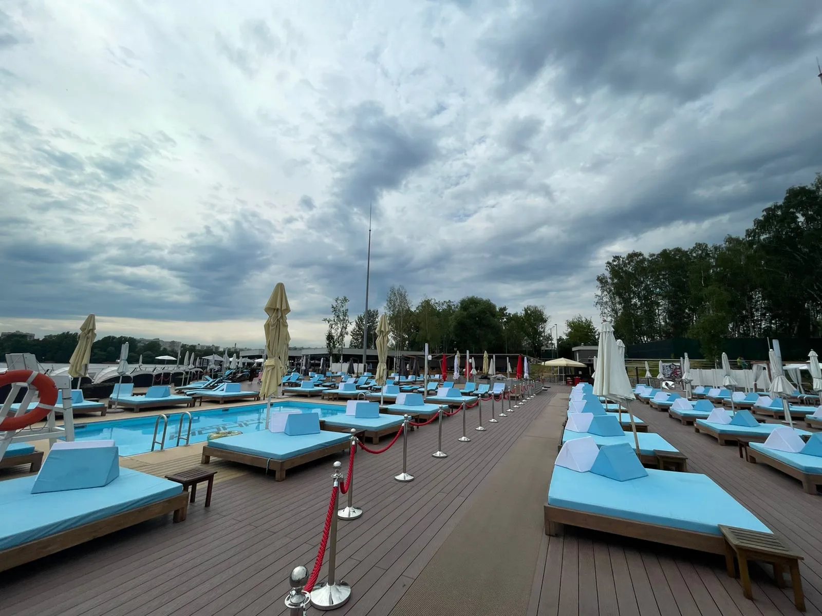 Палуба у воды с бассейном, фото 16
