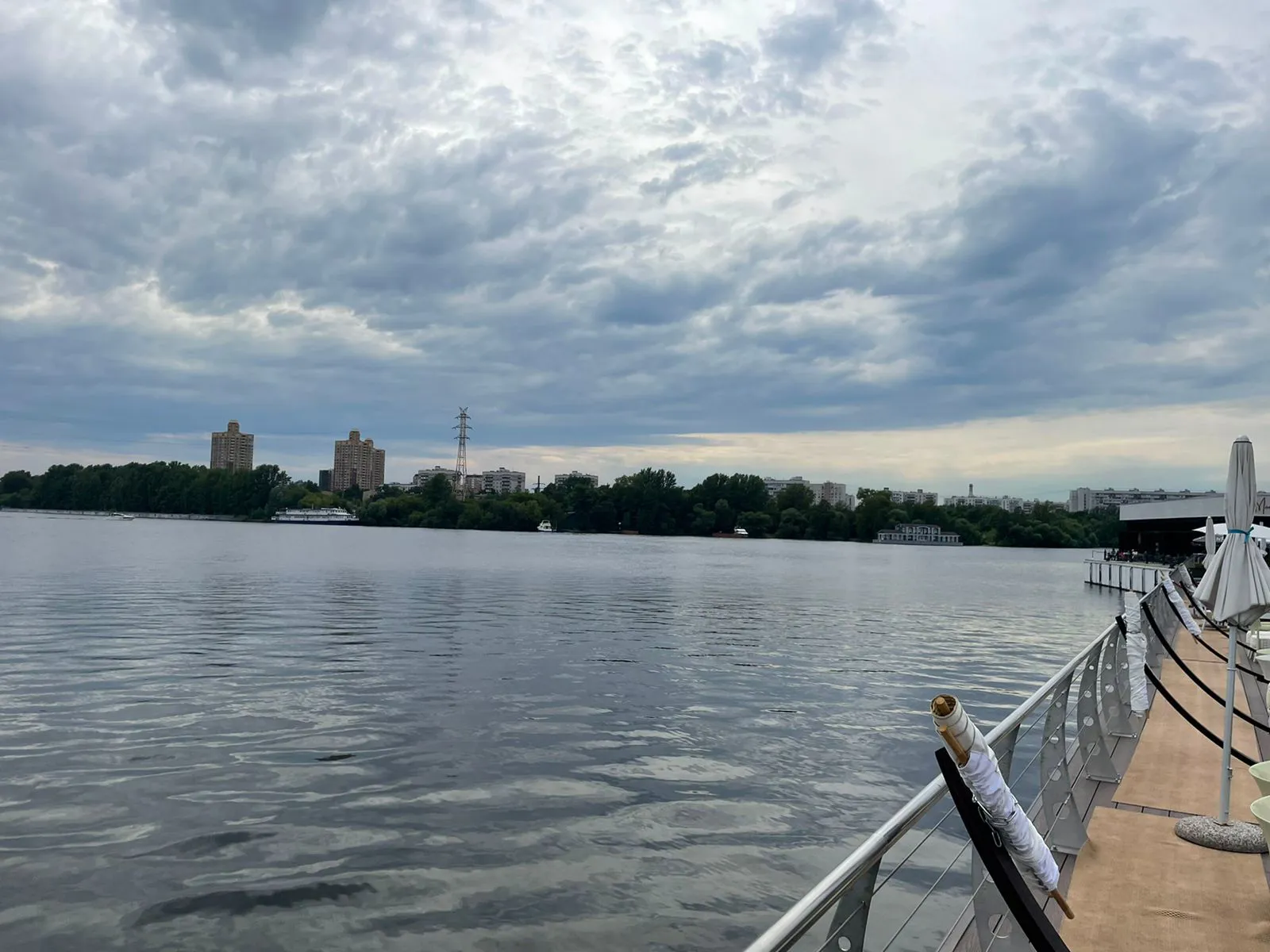 Палуба у воды с бассейном, фото 13