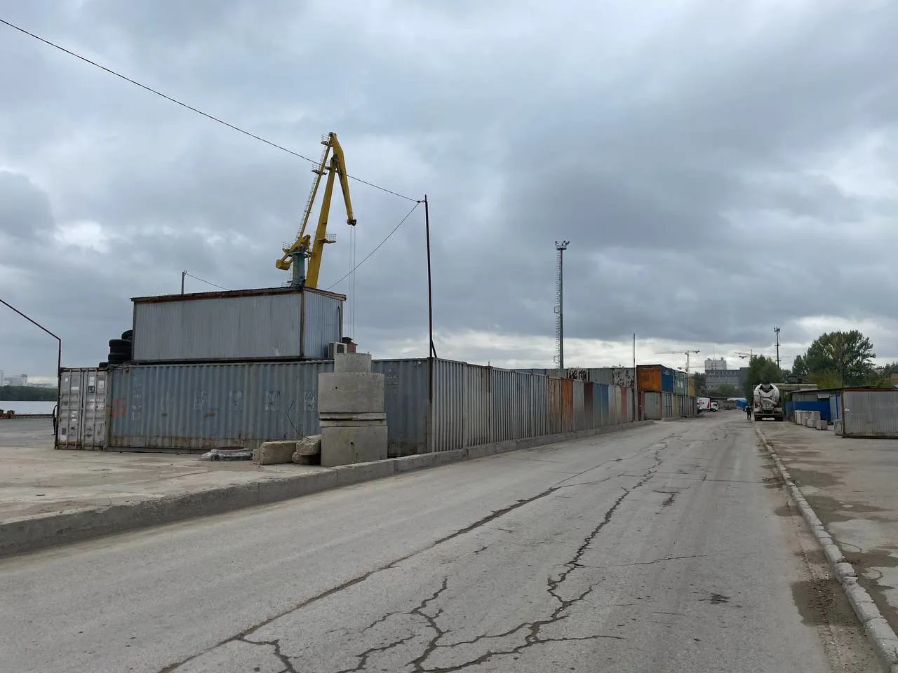 Портовые краны на пристани, фото 21