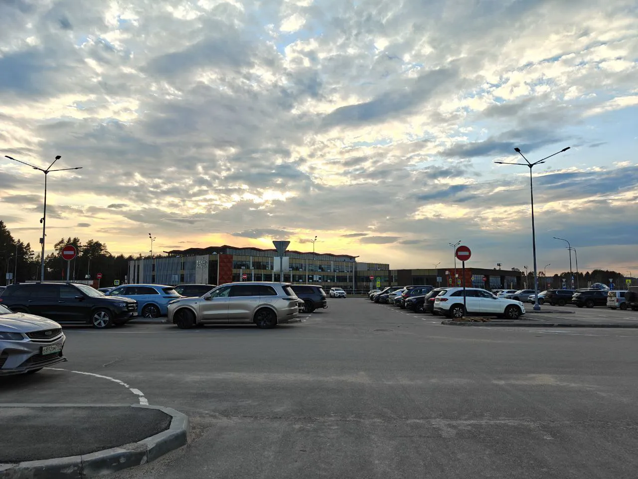 Парковка с лесом, фото 1