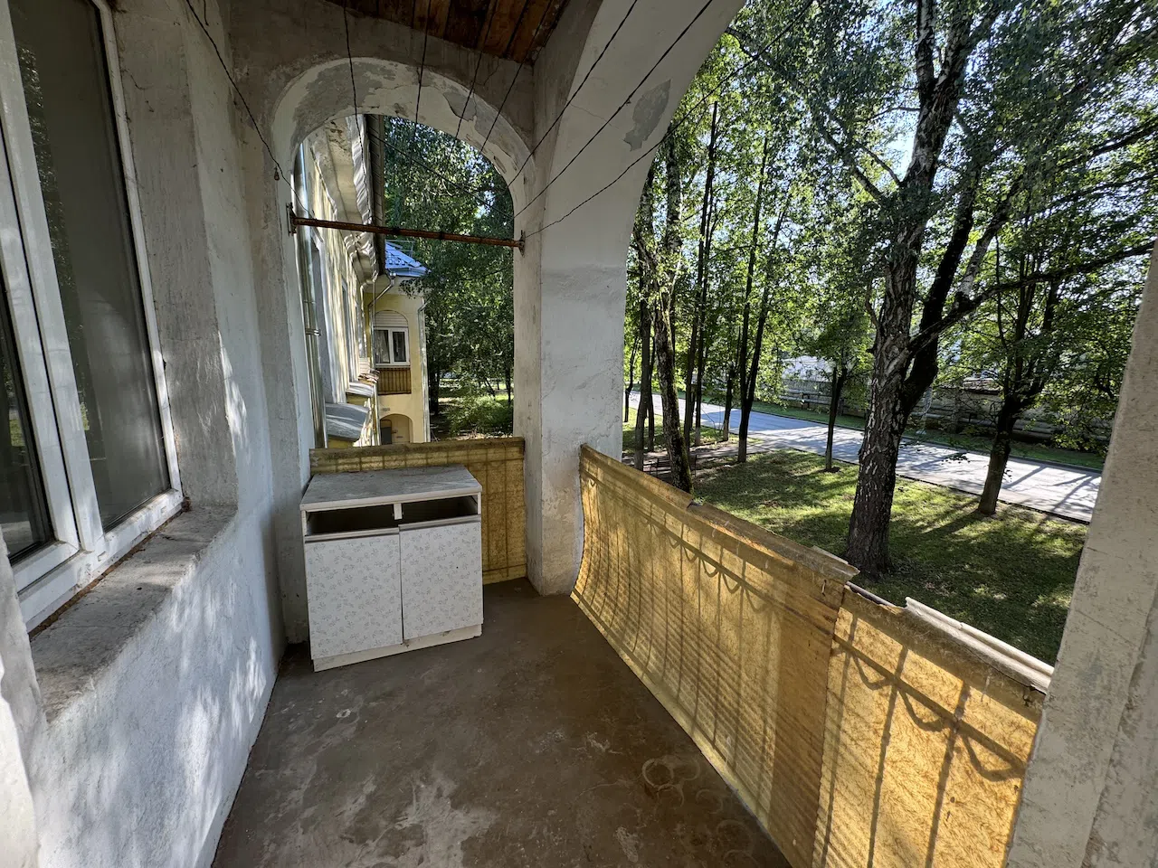 Старый подъезд с арками, фото 21