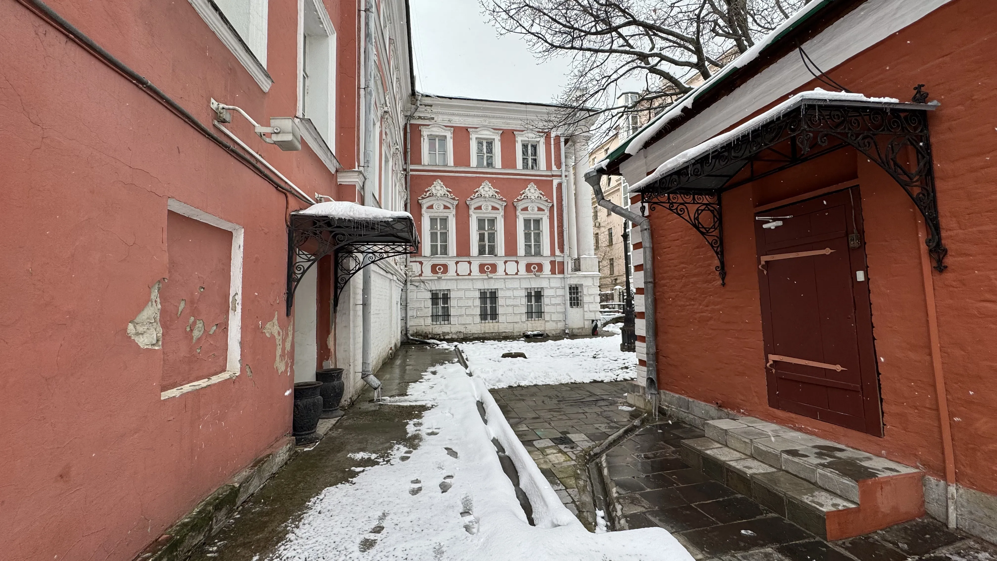 Классический особняк с колоннами, фото 1