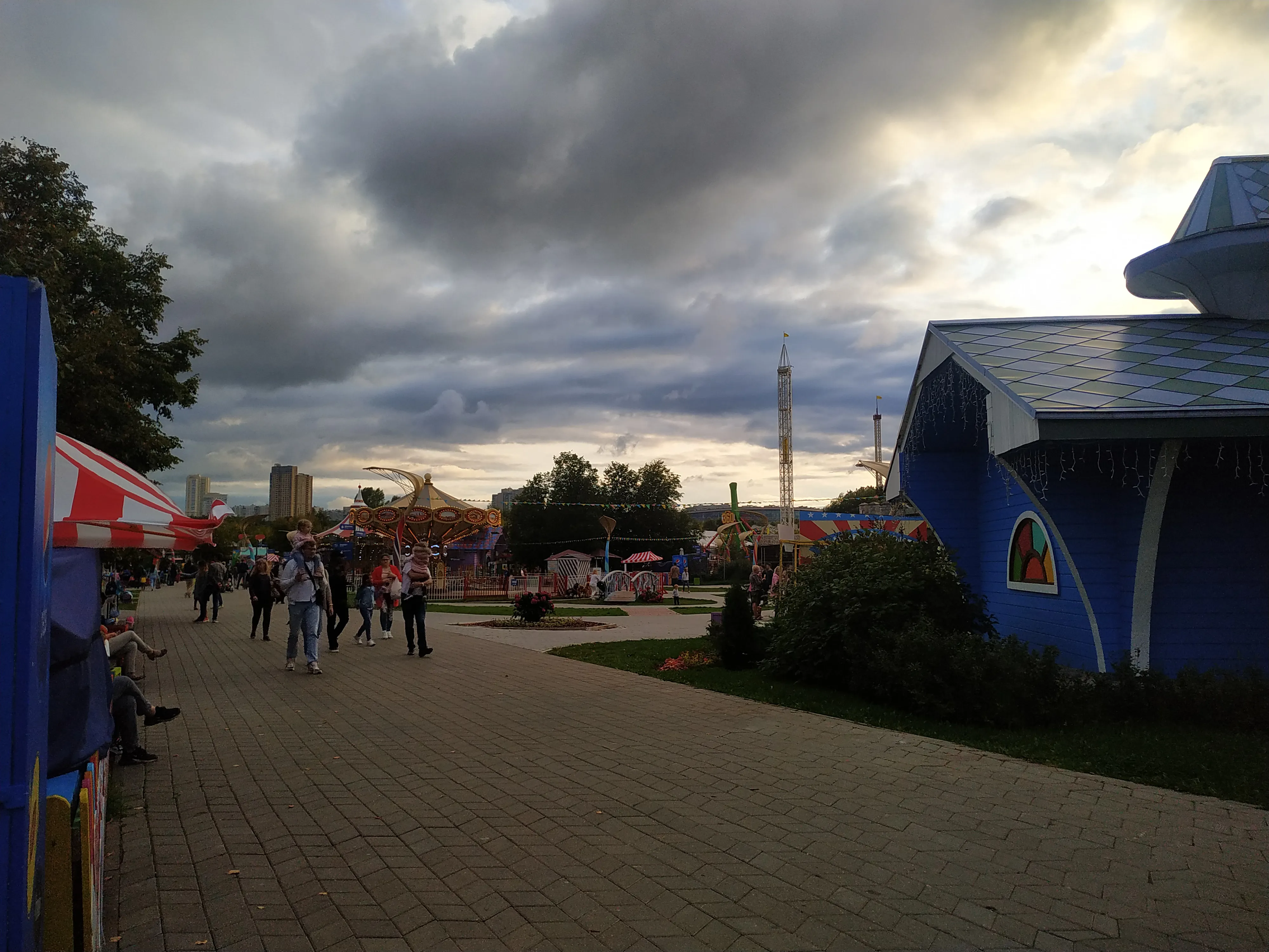 Колесо обозрения в парке, фото 15