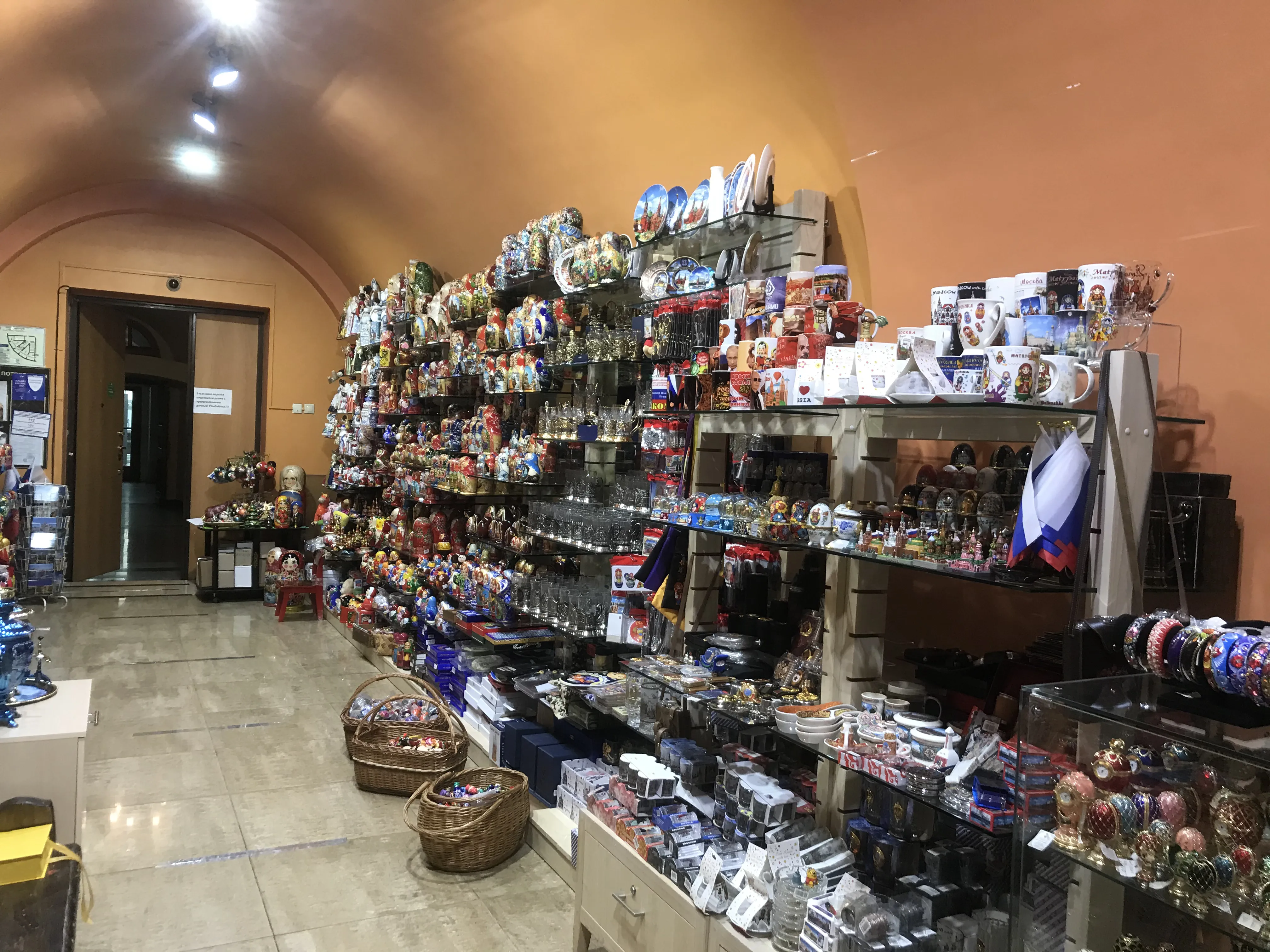 Сувенирный магазин со сводами, фото 2