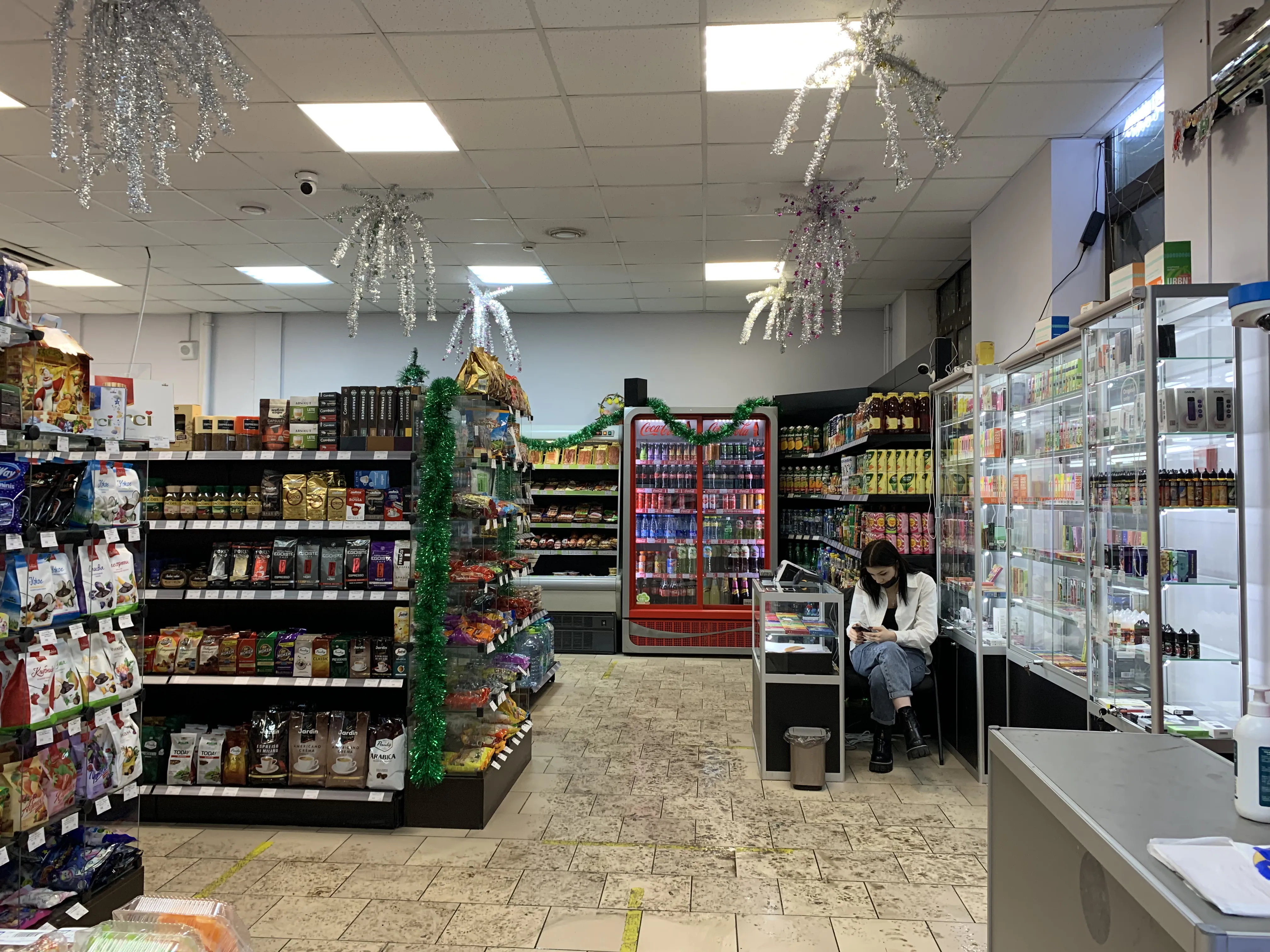 Магазин продуктов с колоннами, фото 3