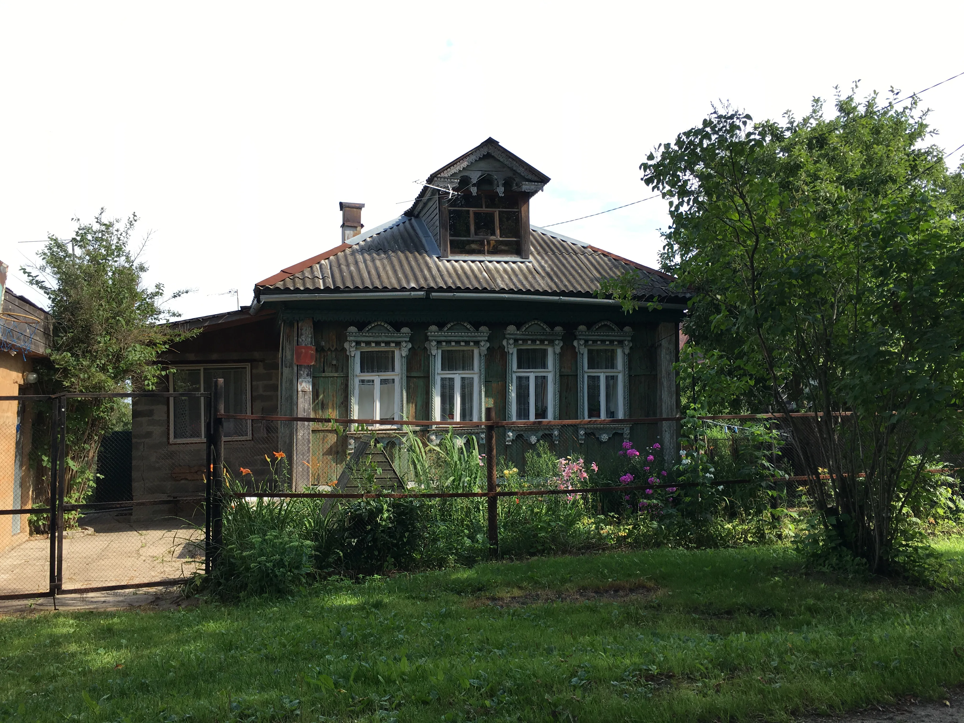 Резной дом в зелени, фото 13