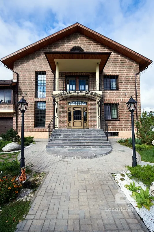 Кирпичная дача в рустике, фото 2